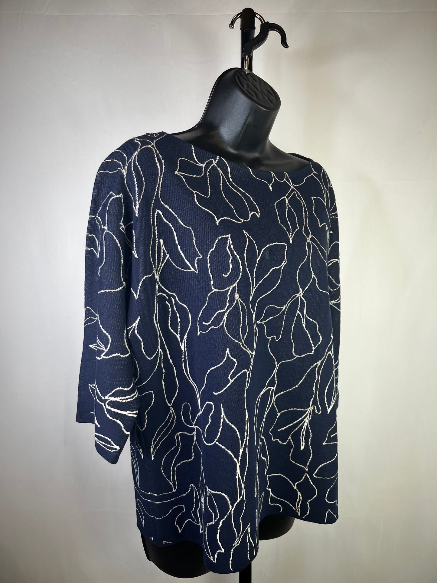 Lafayette 148 Navy White Floral Silver Beading 3/4 Sleeve Sweater