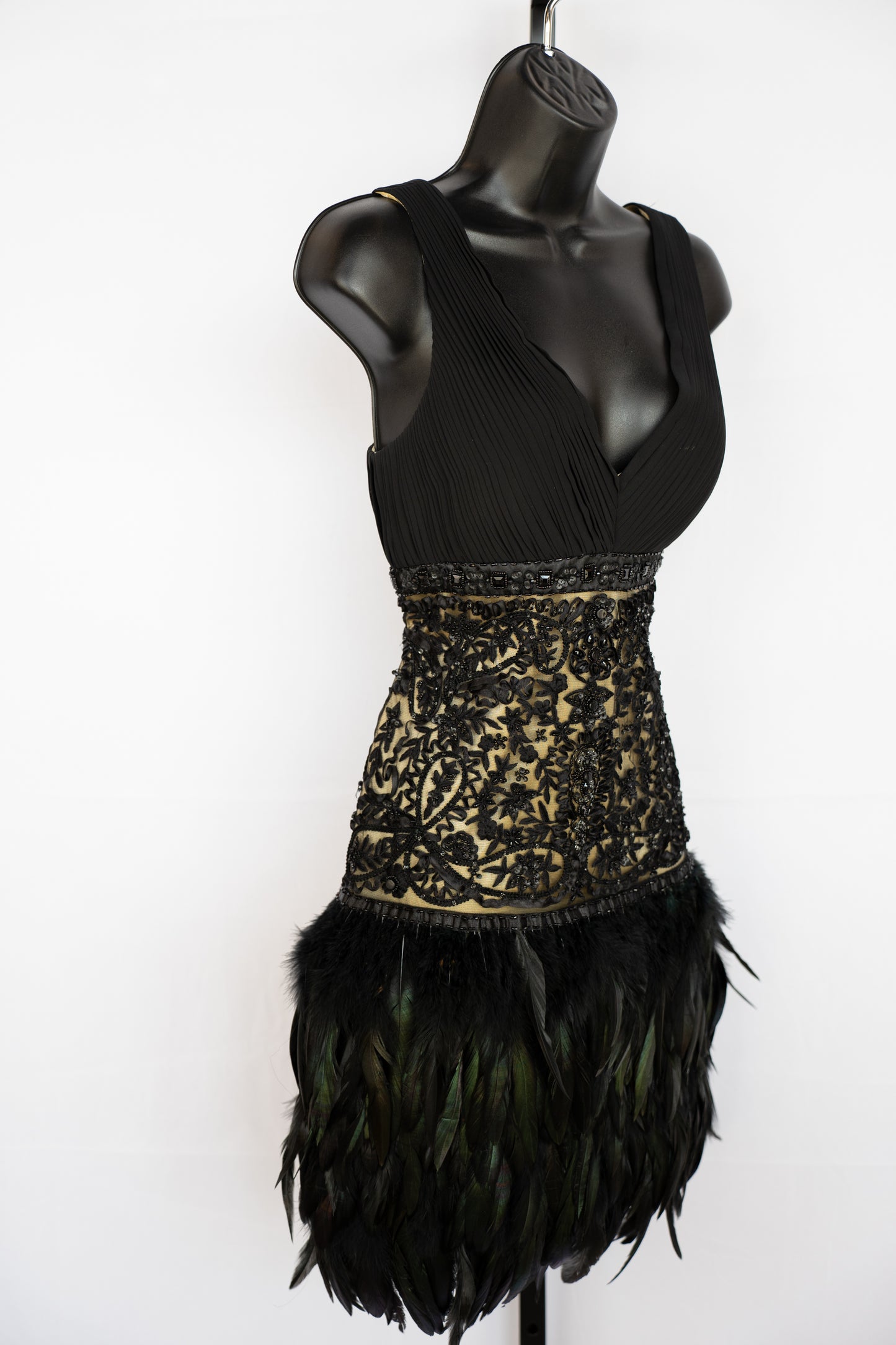 Sue Wong Black Sleeveless Pleated Lace Bead Tiered Feather Mini Cocktail Dress