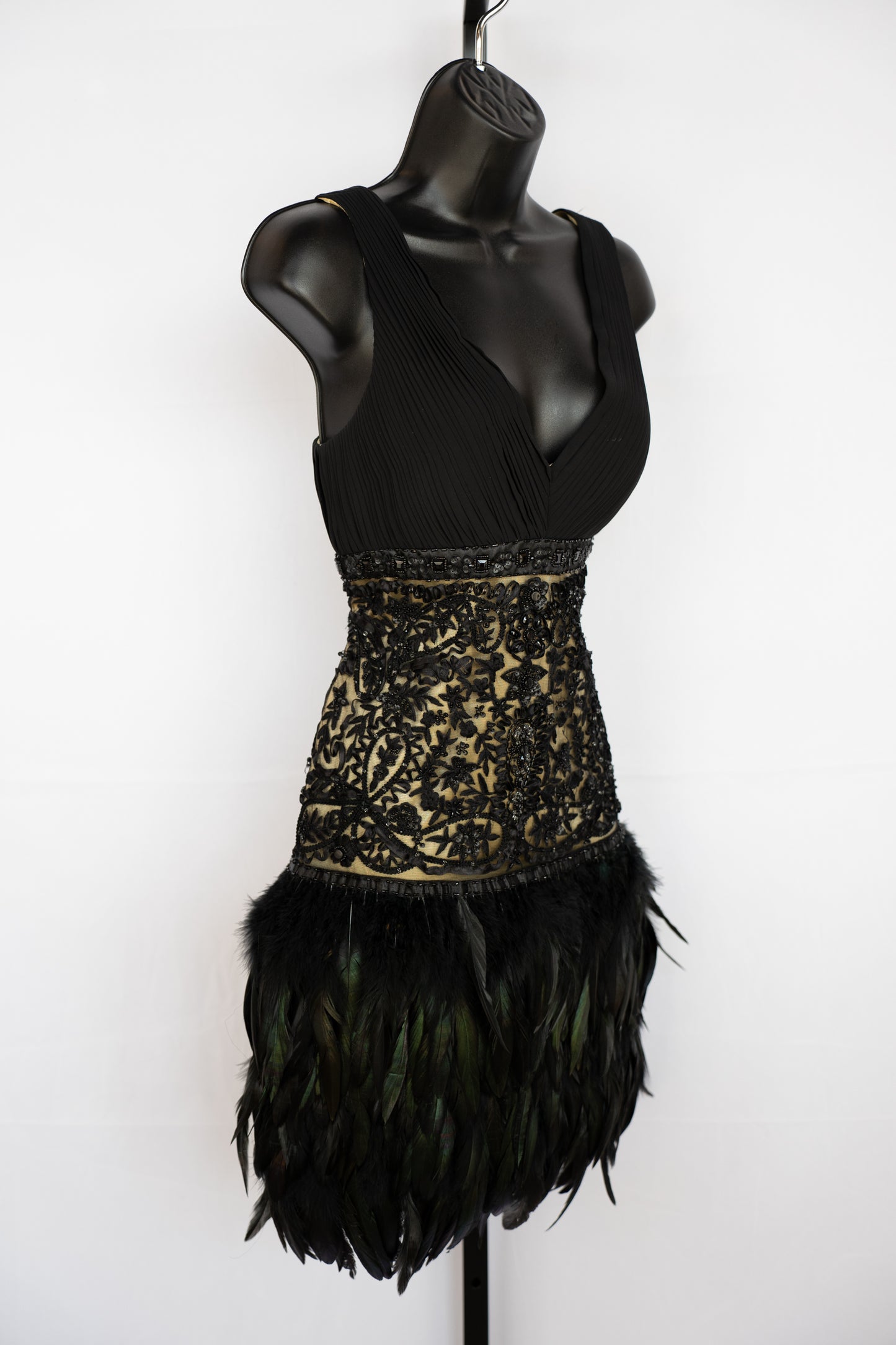 Sue Wong Black Sleeveless Pleated Lace Bead Tiered Feather Mini Cocktail Dress