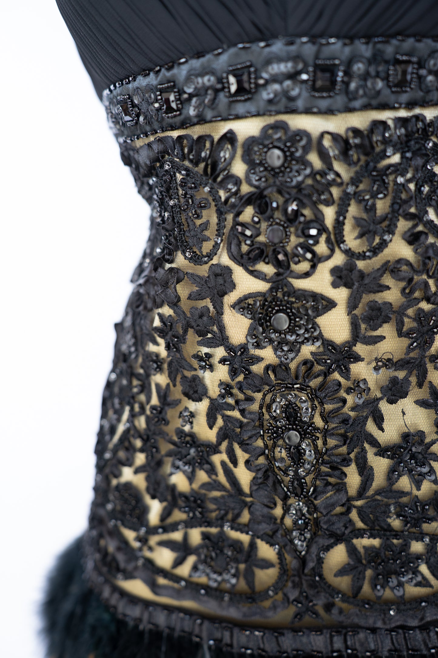 Sue Wong Black Sleeveless Pleated Lace Bead Tiered Feather Mini Cocktail Dress