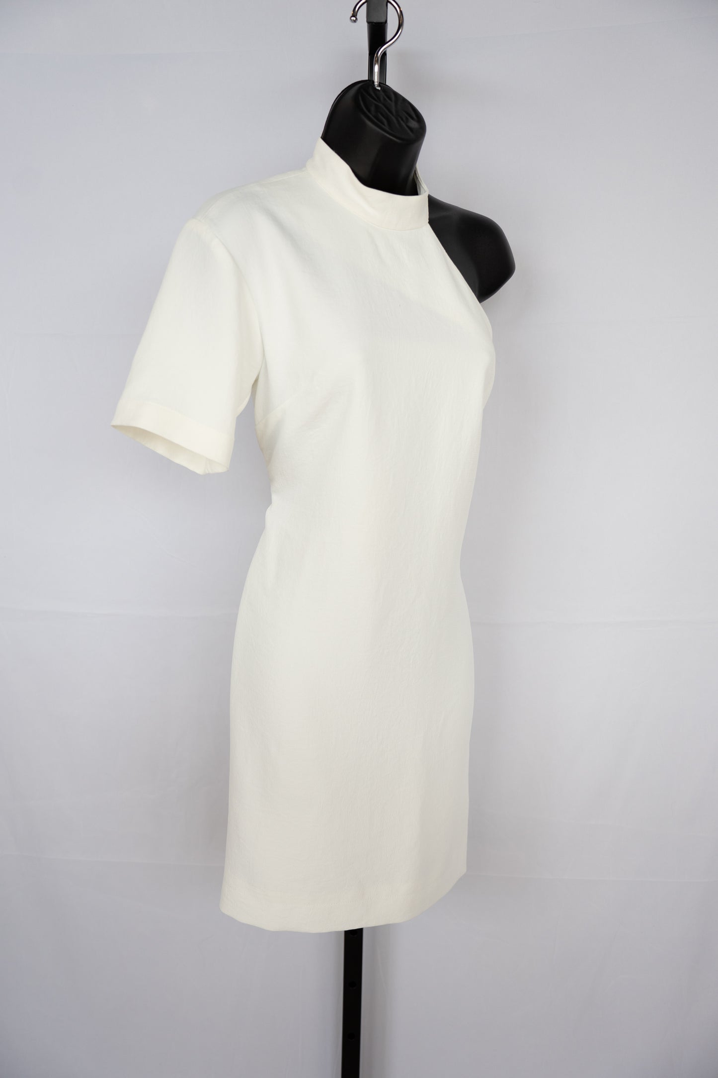Nomia White Halter-Neck Single Short-Sleeve Knee-Length Dress