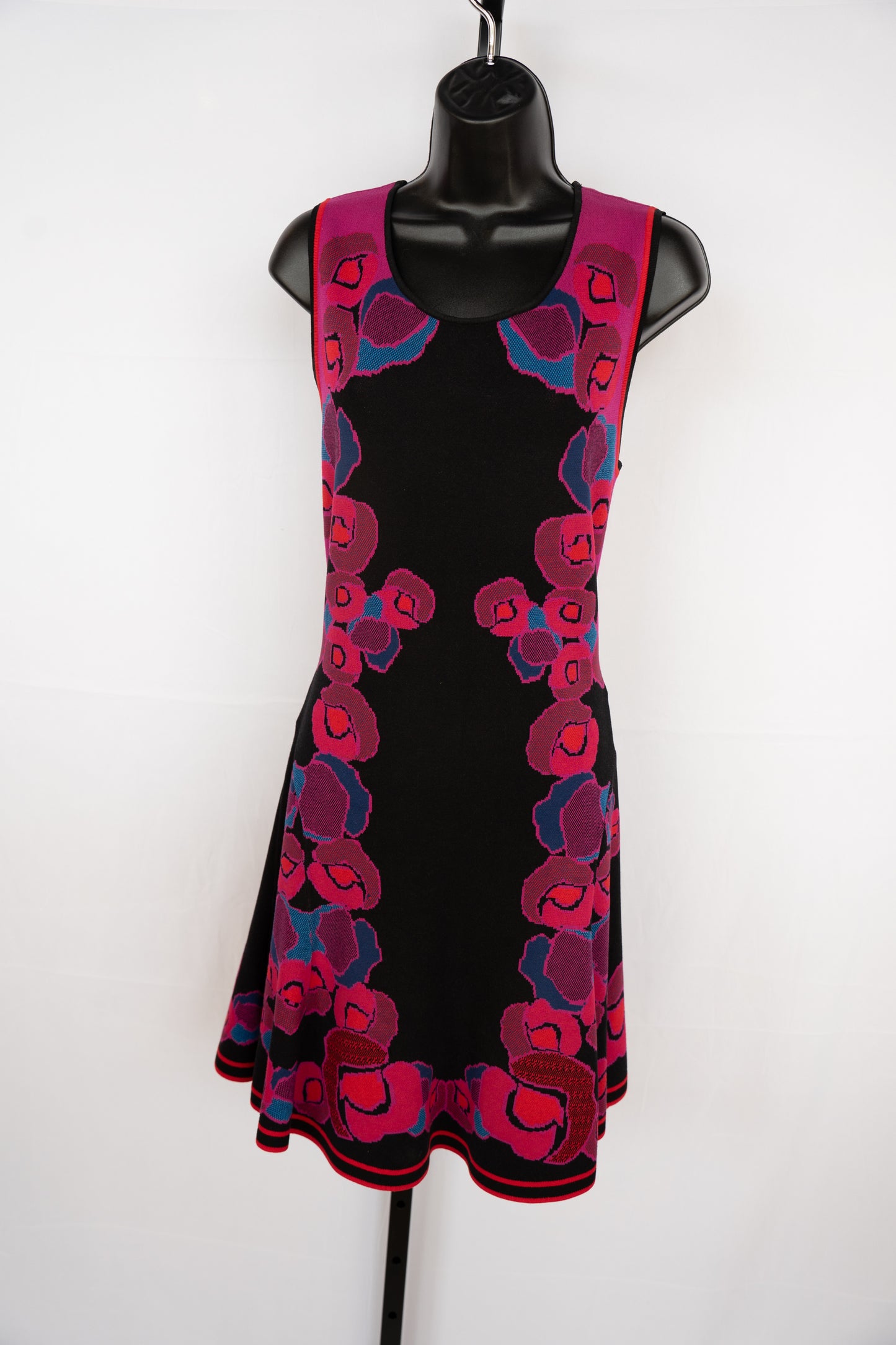 Diane Von Furstenberg Knit Black w Purple Pink Red Floral Sleeveless Fit & Flare Knee Dress