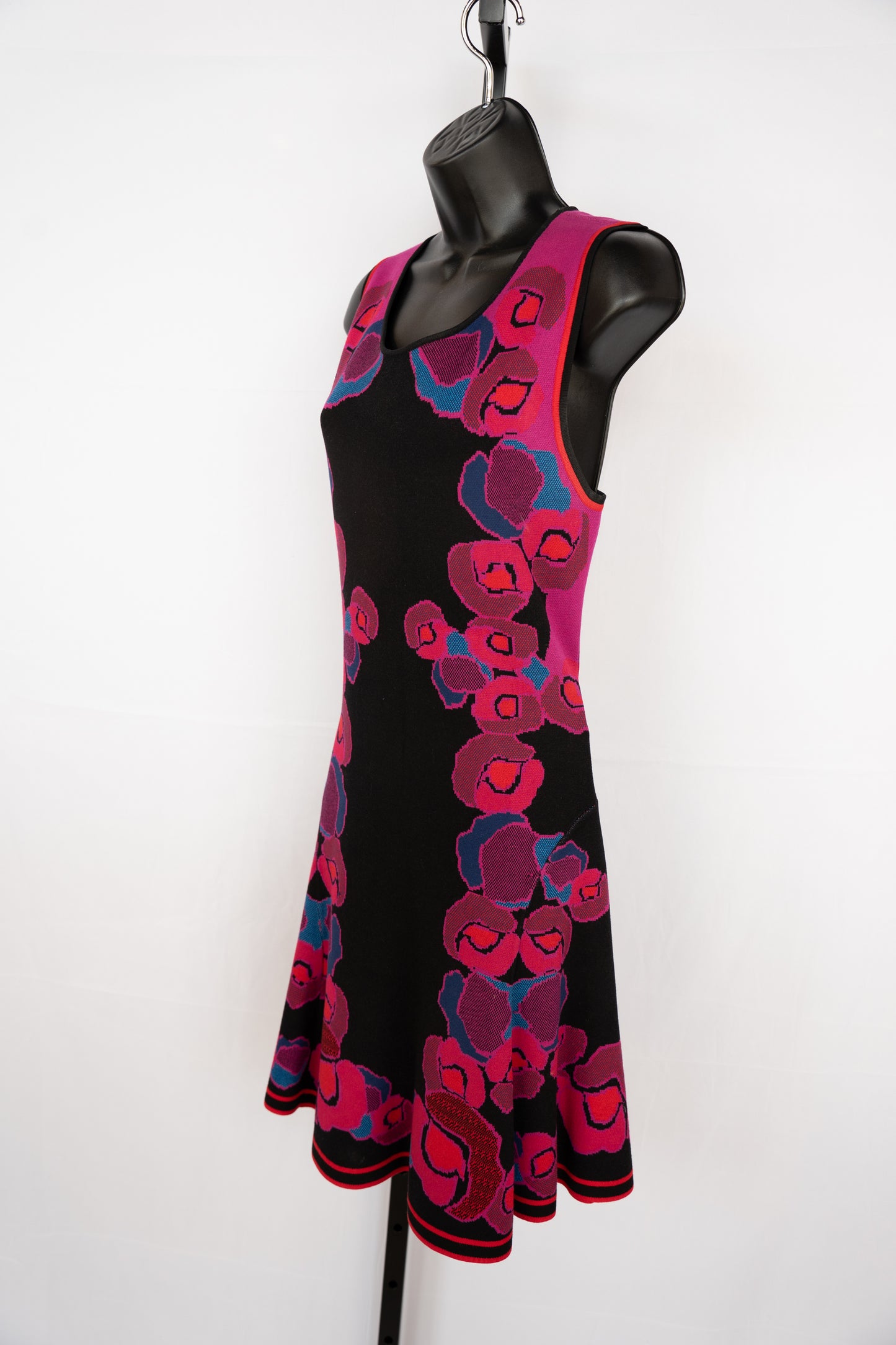 Diane Von Furstenberg Knit Black w Purple Pink Red Floral Sleeveless Fit & Flare Knee Dress