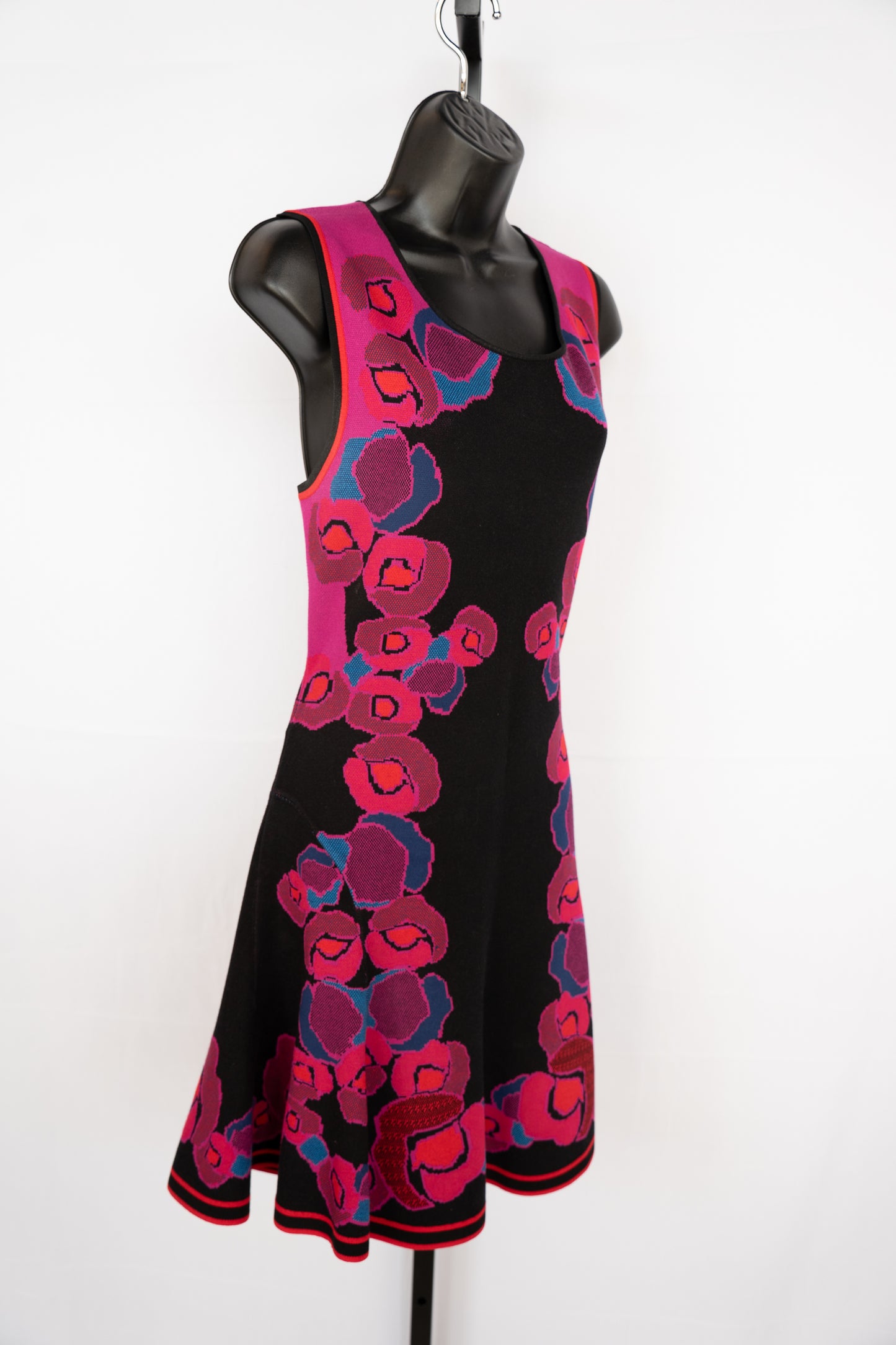 Diane Von Furstenberg Knit Black w Purple Pink Red Floral Sleeveless Fit & Flare Knee Dress