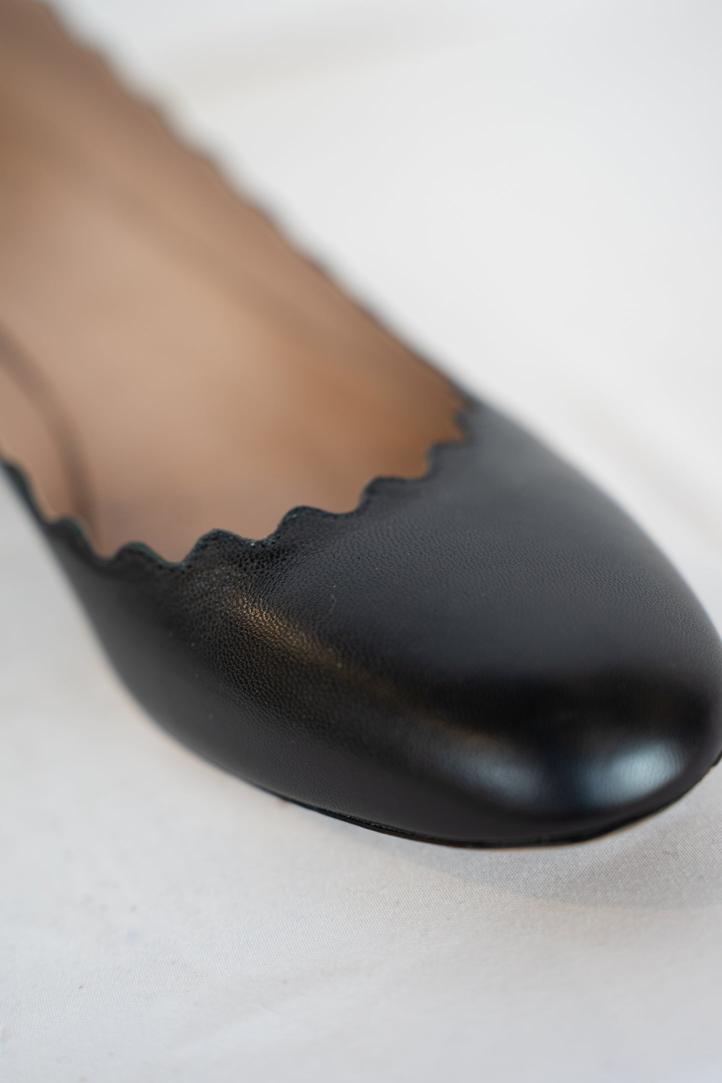Chloe Black Leather Scalloped Chunk Heel Round Toe Pumps