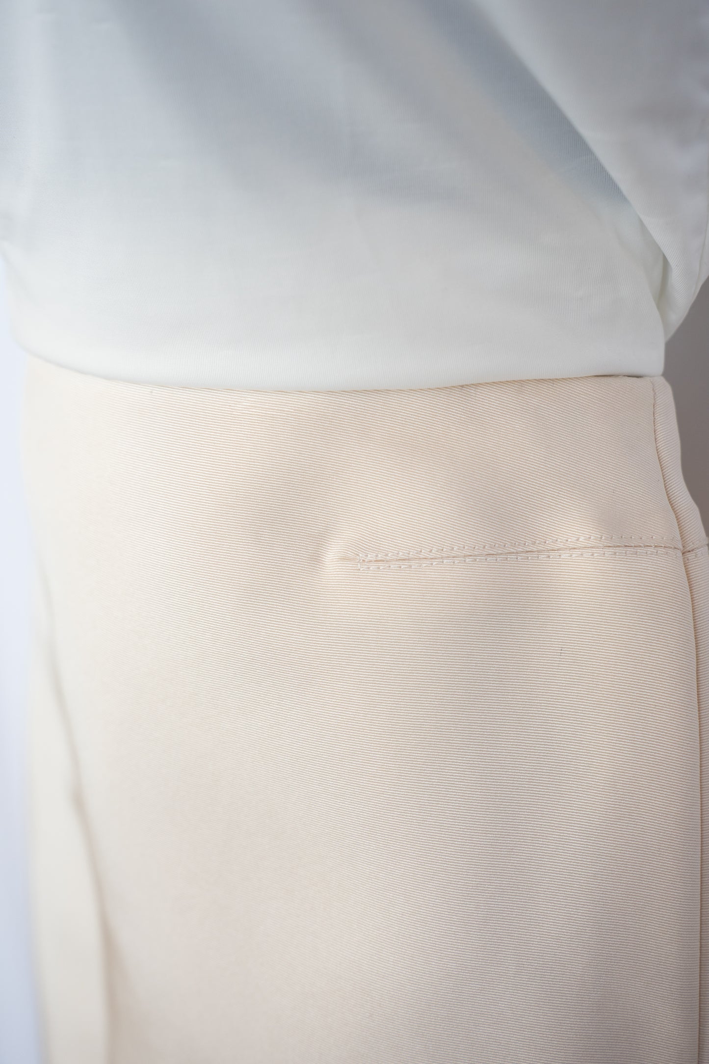 Gucci Cream Knee-Length Silk Pencil Skirt