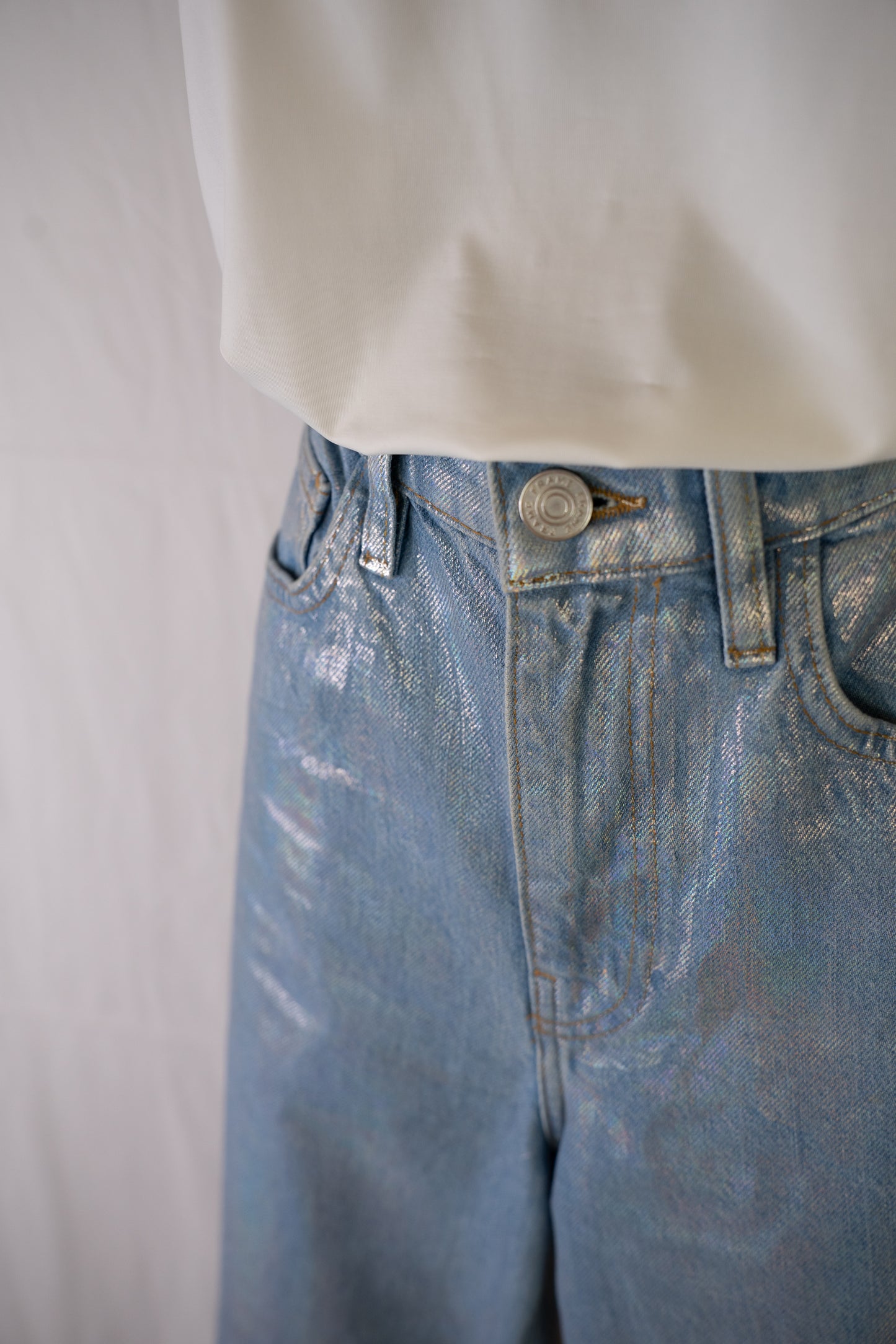 Frame Light Denim Le Jane Crop Metallic Wax Jeans