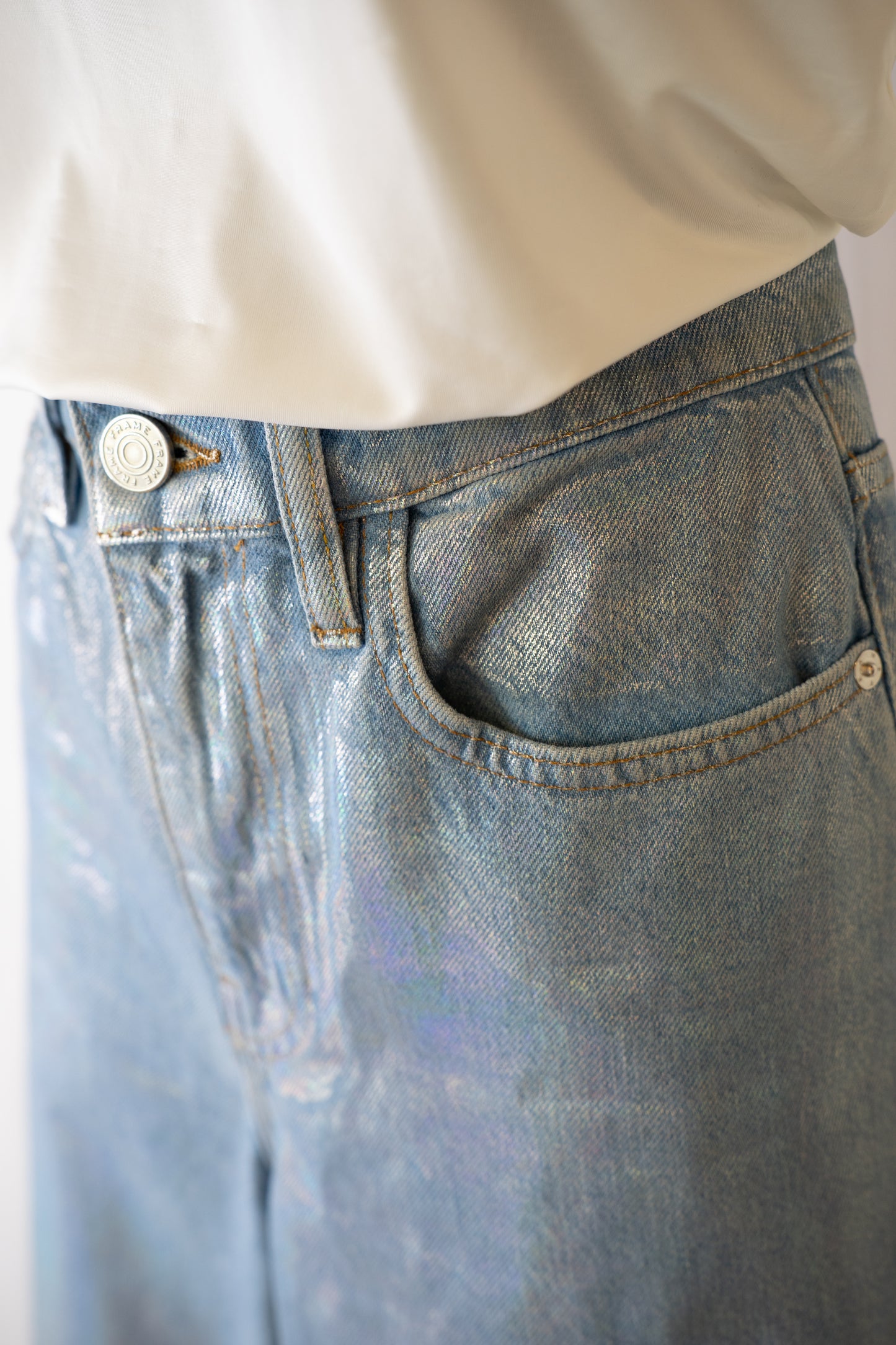 Frame Light Denim Le Jane Crop Metallic Wax Jeans