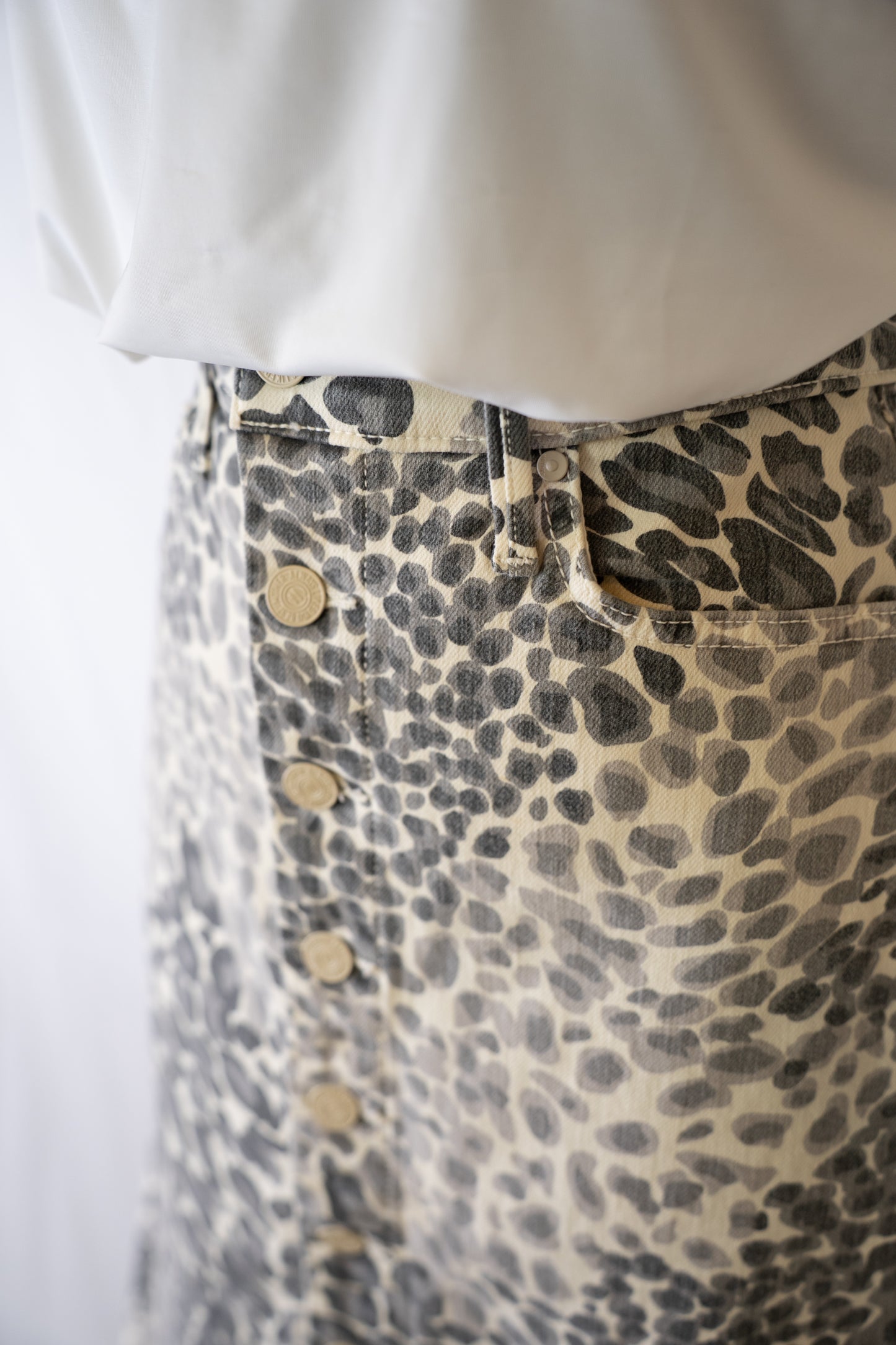 Mother Denim Grey & White Leopard Print High-Waist Button Down Knee-Length Skirt NWT