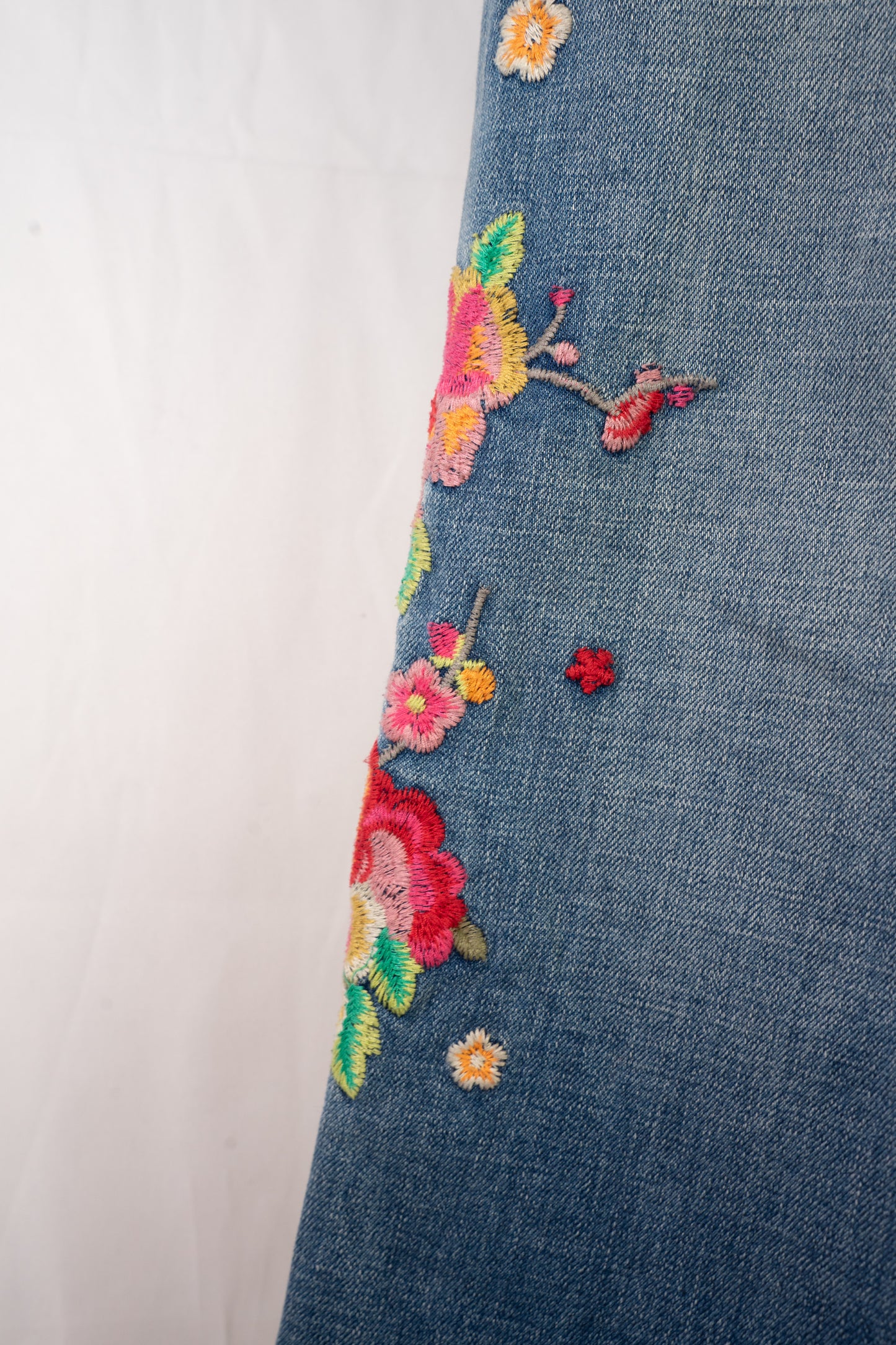 Johnny Was Medium Wash Floral Embroidered Mid-Rise Distressed Raw Boot Cut Jeans