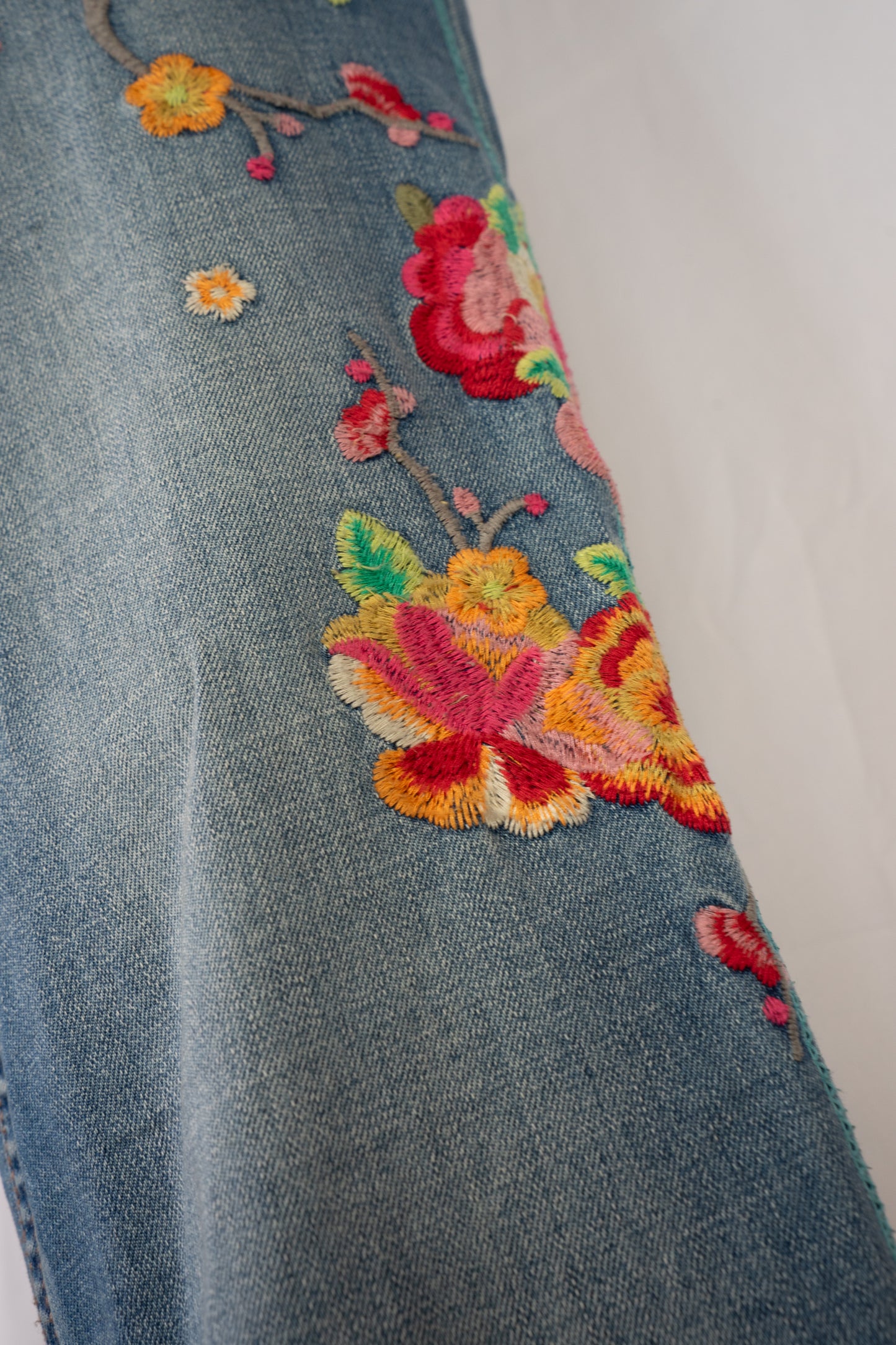 Johnny Was Medium Wash Floral Embroidered Mid-Rise Distressed Raw Boot Cut Jeans