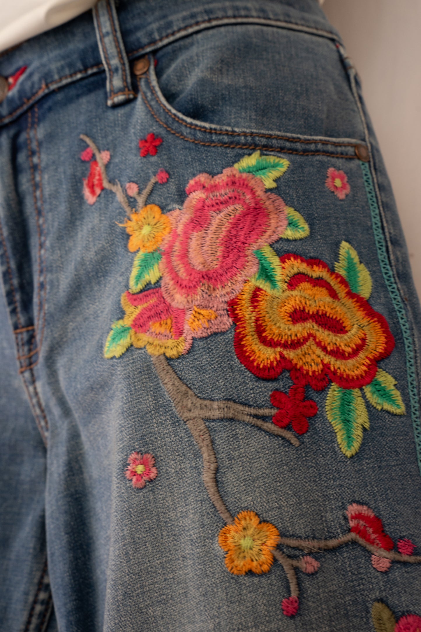 Johnny Was Medium Wash Floral Embroidered Mid-Rise Distressed Raw Boot Cut Jeans