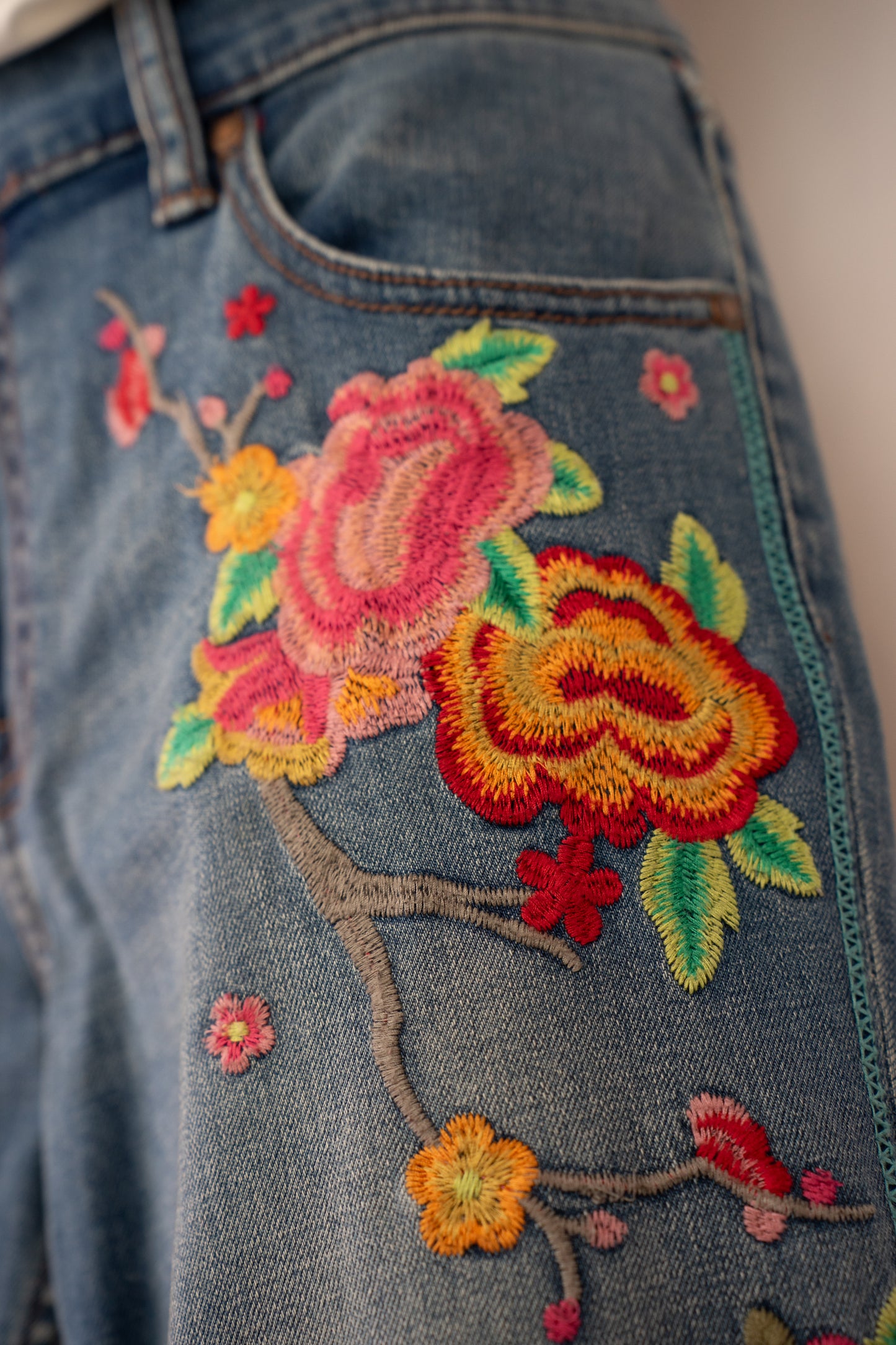 Johnny Was Medium Wash Floral Embroidered Mid-Rise Distressed Raw Boot Cut Jeans
