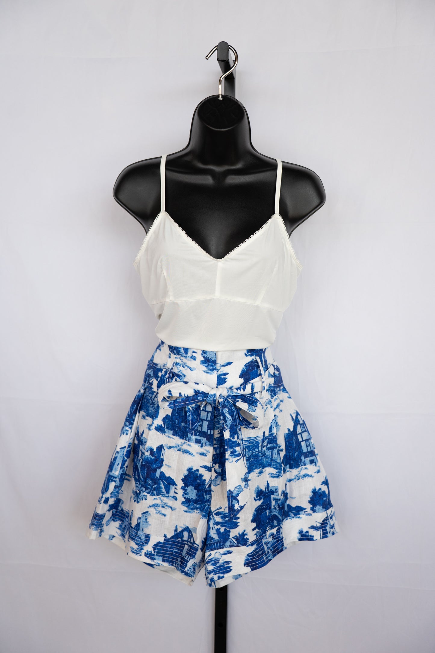Cara Cara White & Blue Print Paper Bag Shorts NWT