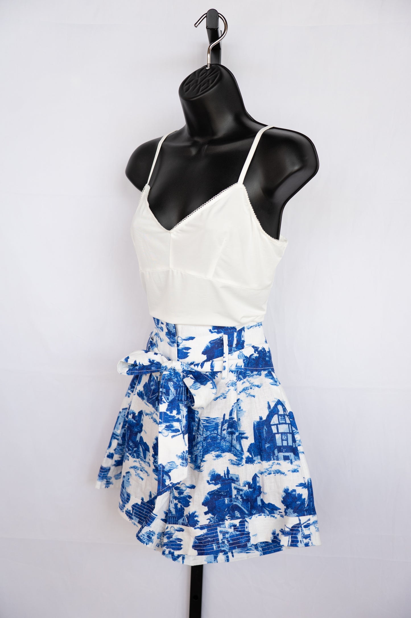 Cara Cara White & Blue Print Paper Bag Shorts NWT