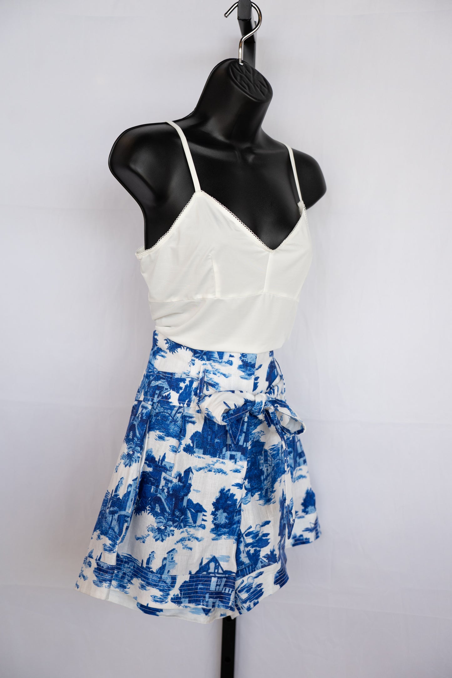 Cara Cara White & Blue Print Paper Bag Shorts NWT