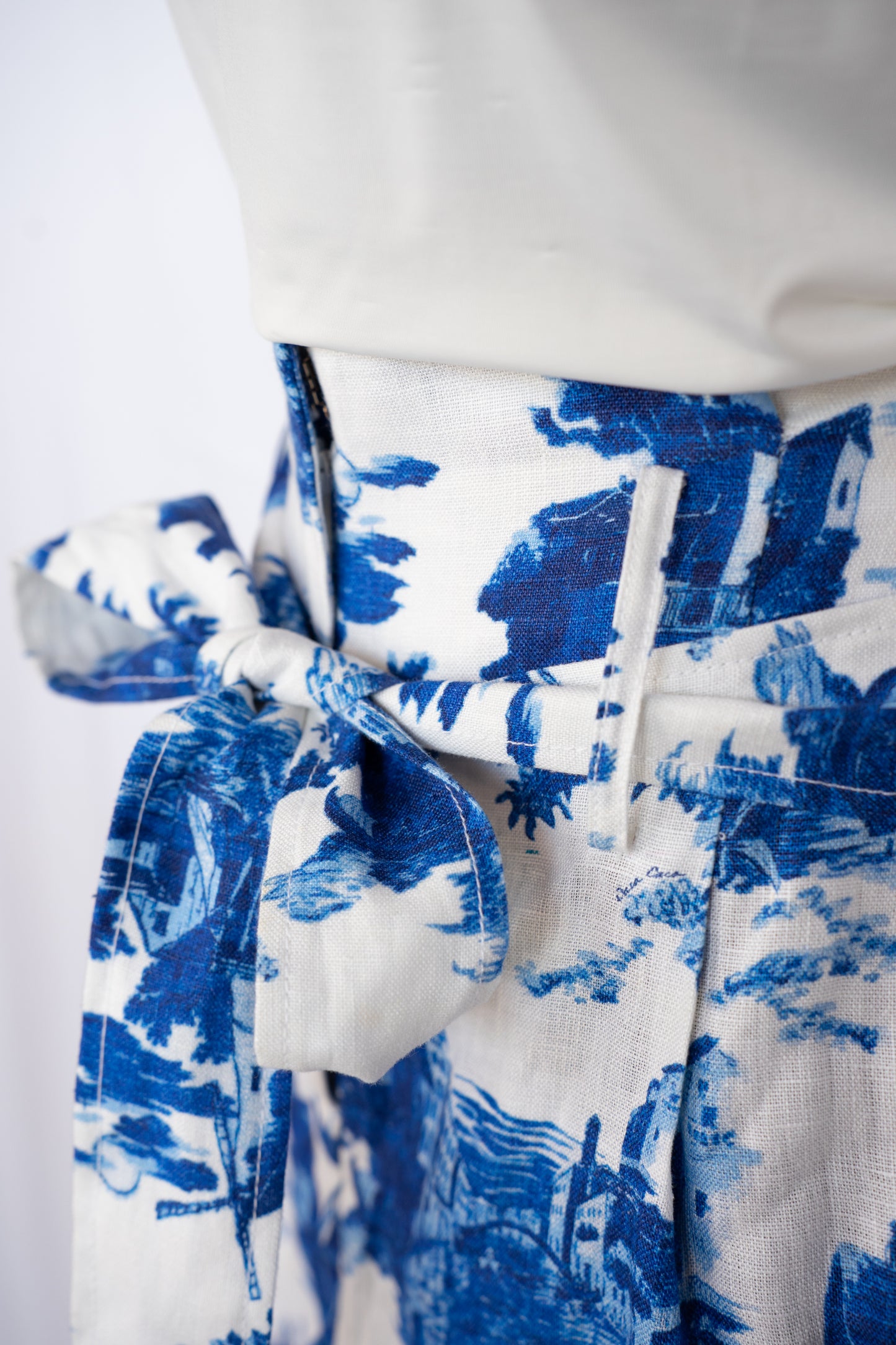 Cara Cara White & Blue Print Paper Bag Shorts NWT