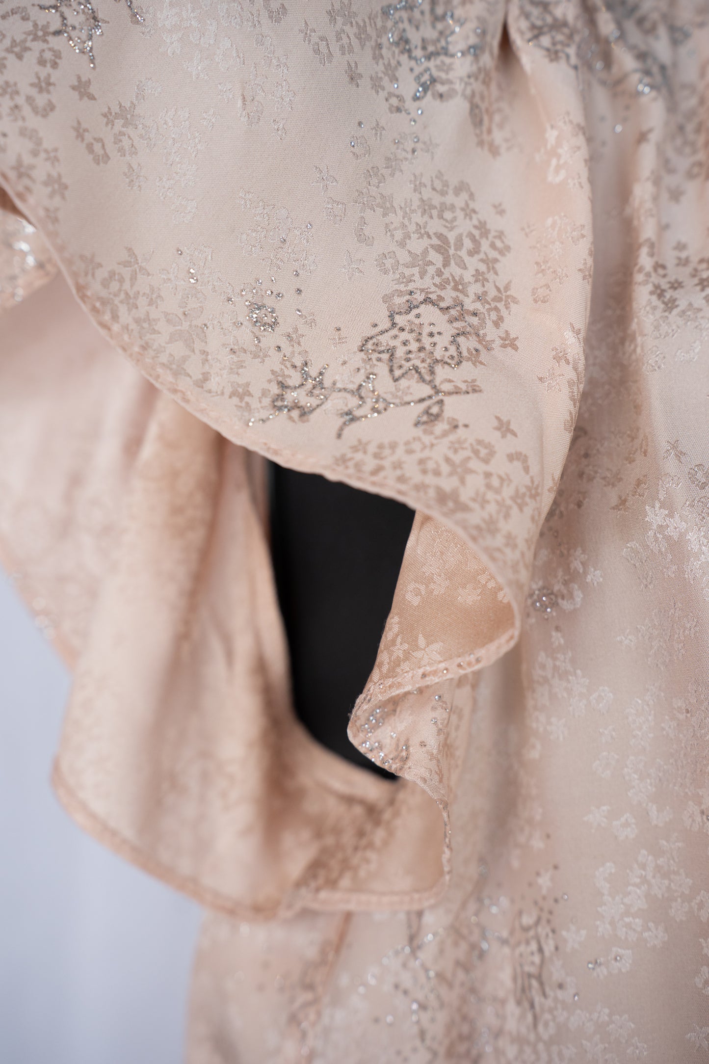 Rebecca Taylor Silk Light Pink w Silver Floral Short Flutter Sleeve Button Up Top