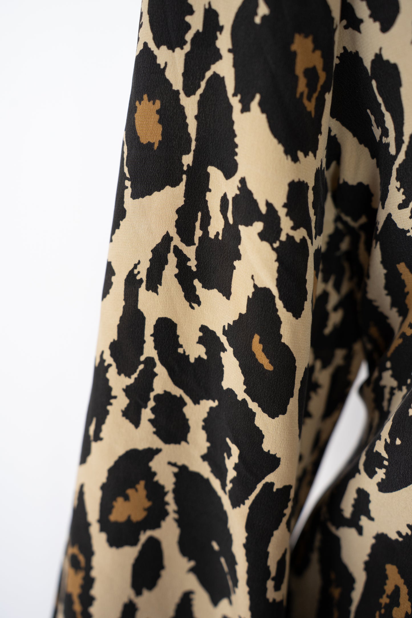 Diane Von Furstenberg Silk Brown & Black Leopard Print Long Sleeve Button Up Blouse