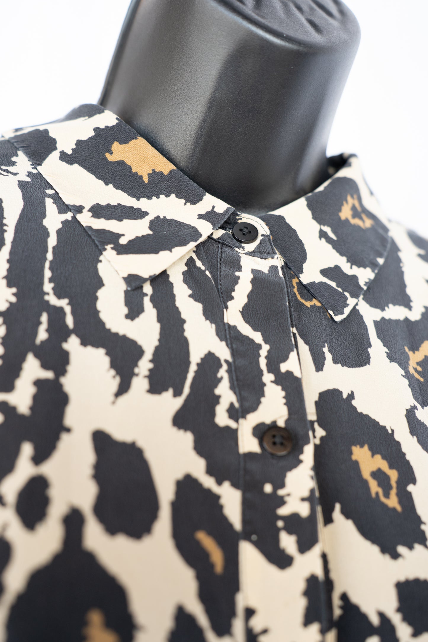 Diane Von Furstenberg Silk Brown & Black Leopard Print Long Sleeve Button Up Blouse