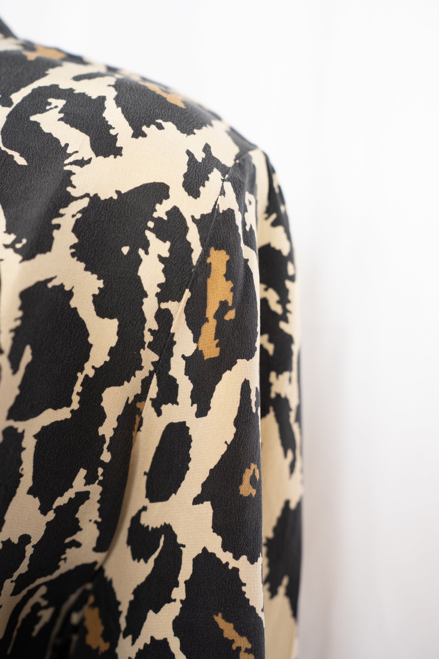 Diane Von Furstenberg Silk Brown & Black Leopard Print Long Sleeve Button Up Blouse