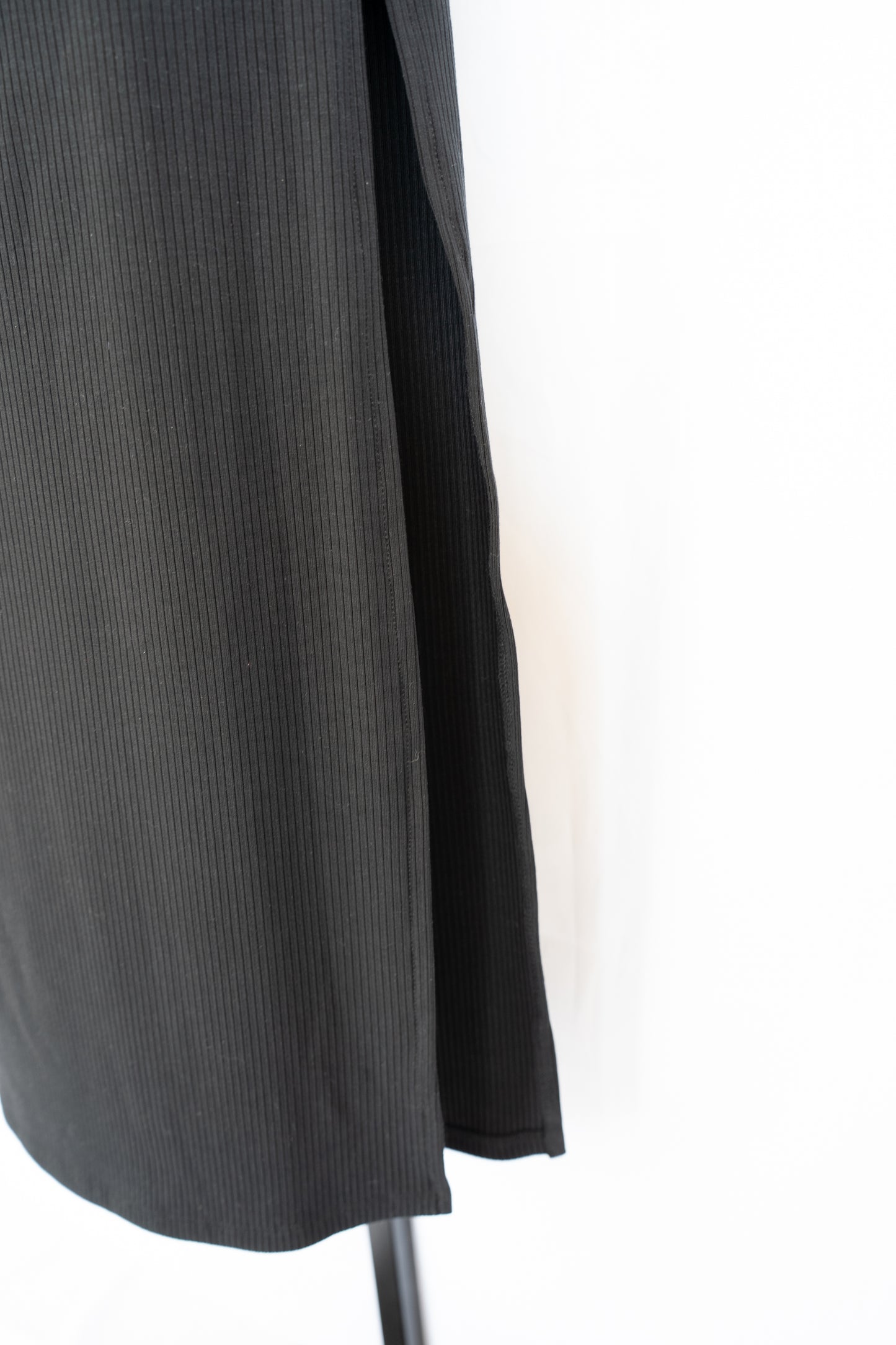 L Space Black Ribbed Long Sleeve Cut-Out Knot Detail Fitted Midi Dress