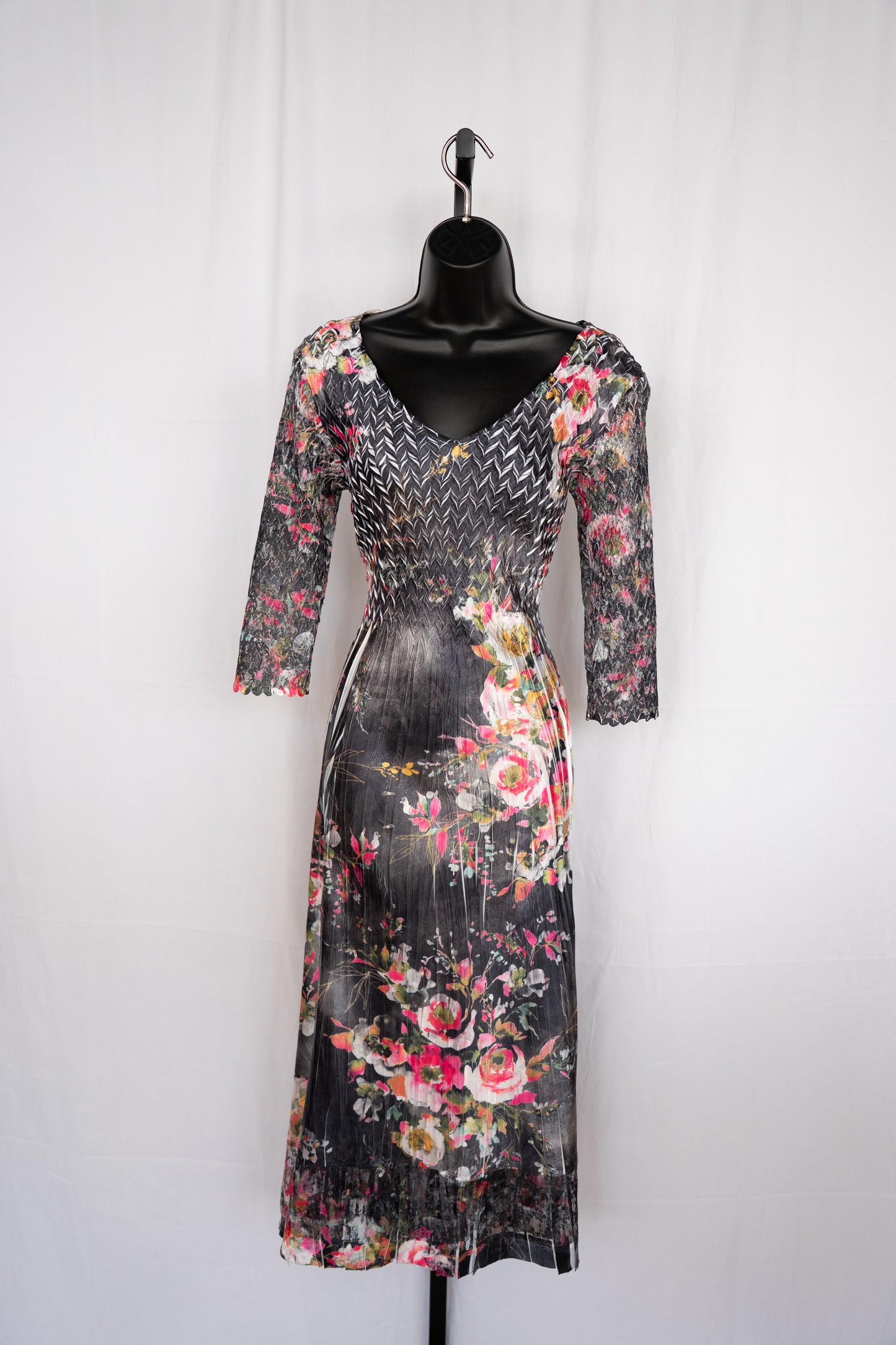 Komarov Black w Multicolor Floral 3/4 Sleeve Textured Full-Length Dress