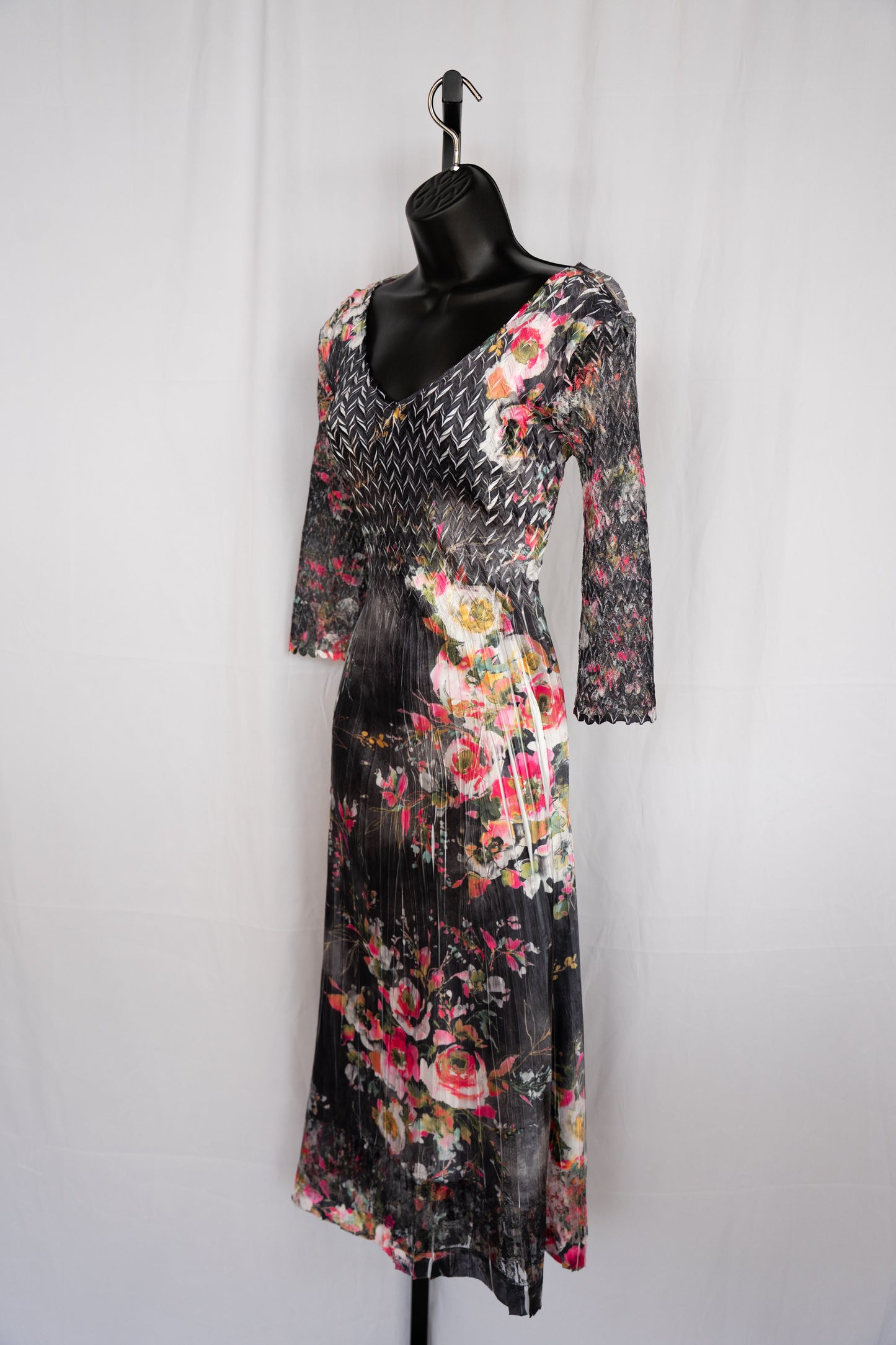 Komarov Black w Multicolor Floral 3/4 Sleeve Textured Full-Length Dress