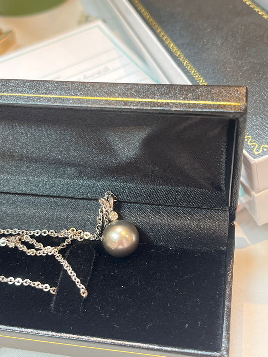 COMES WITH BOX - Silver Pearl Necklace w/ Diamond