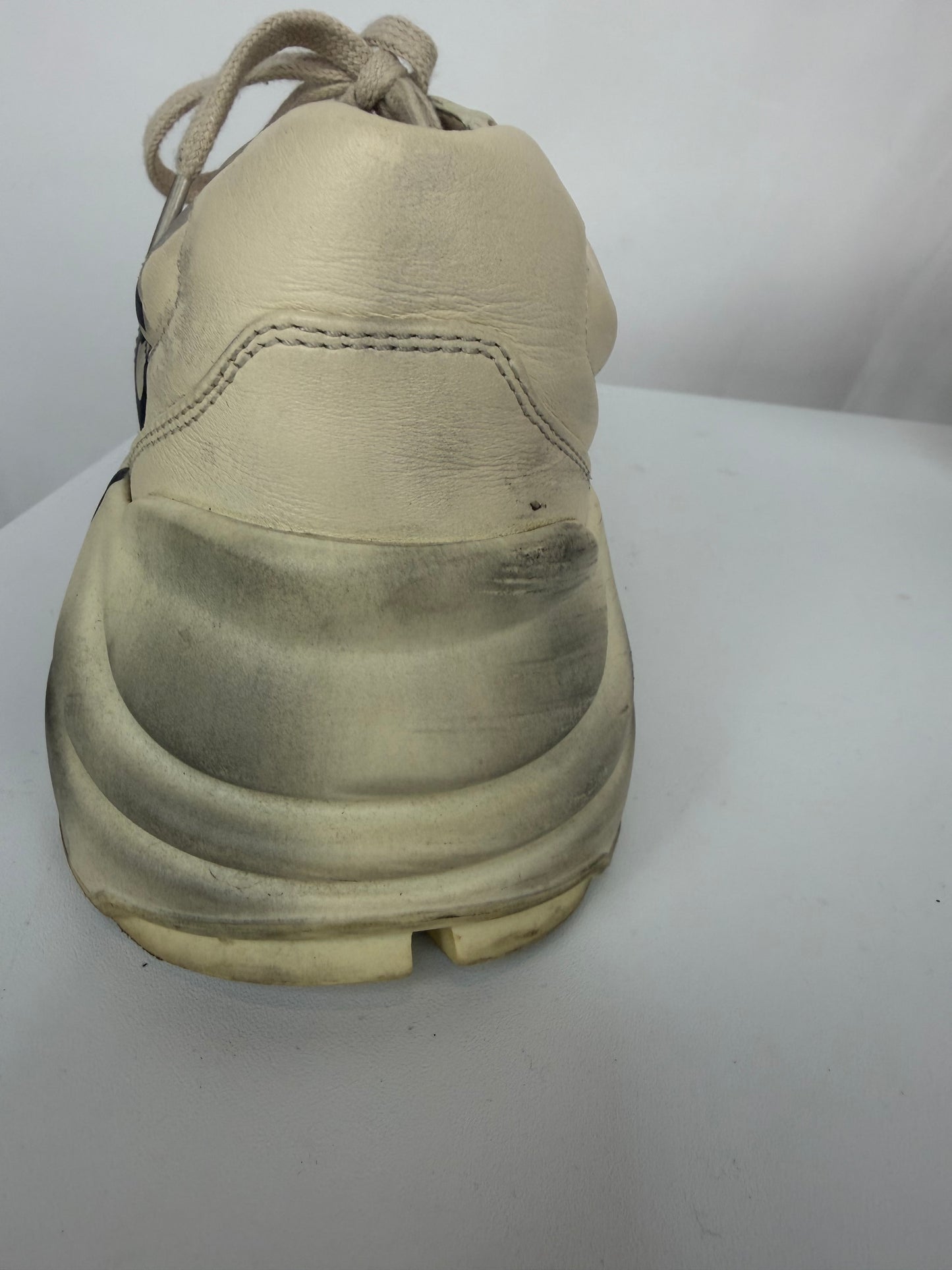 Gucci Cream & Grey Red Mouth Graphic "Rhyton" Sneakers
