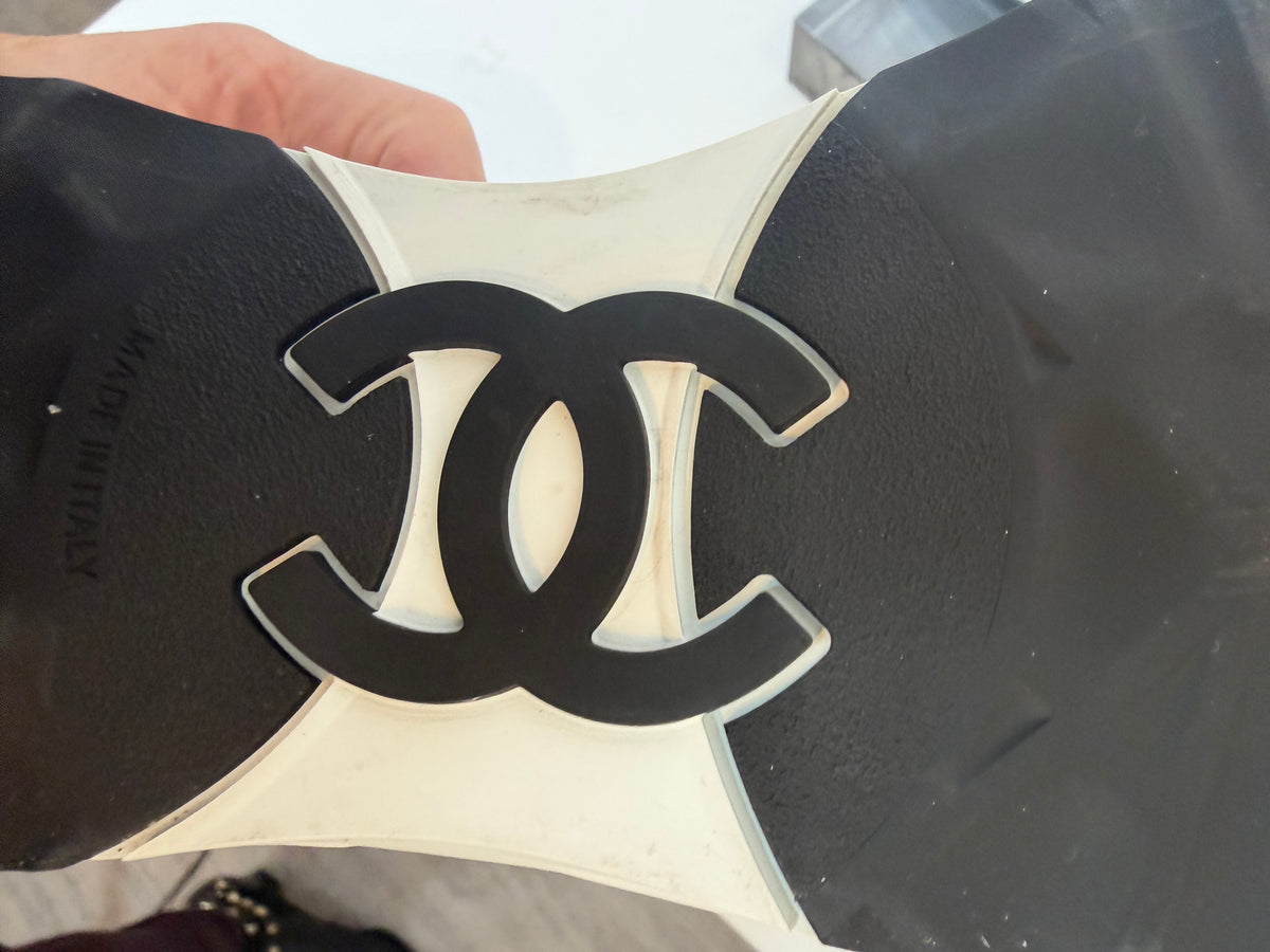 Chanel White Low-top Calfskin and Suede Sneakers