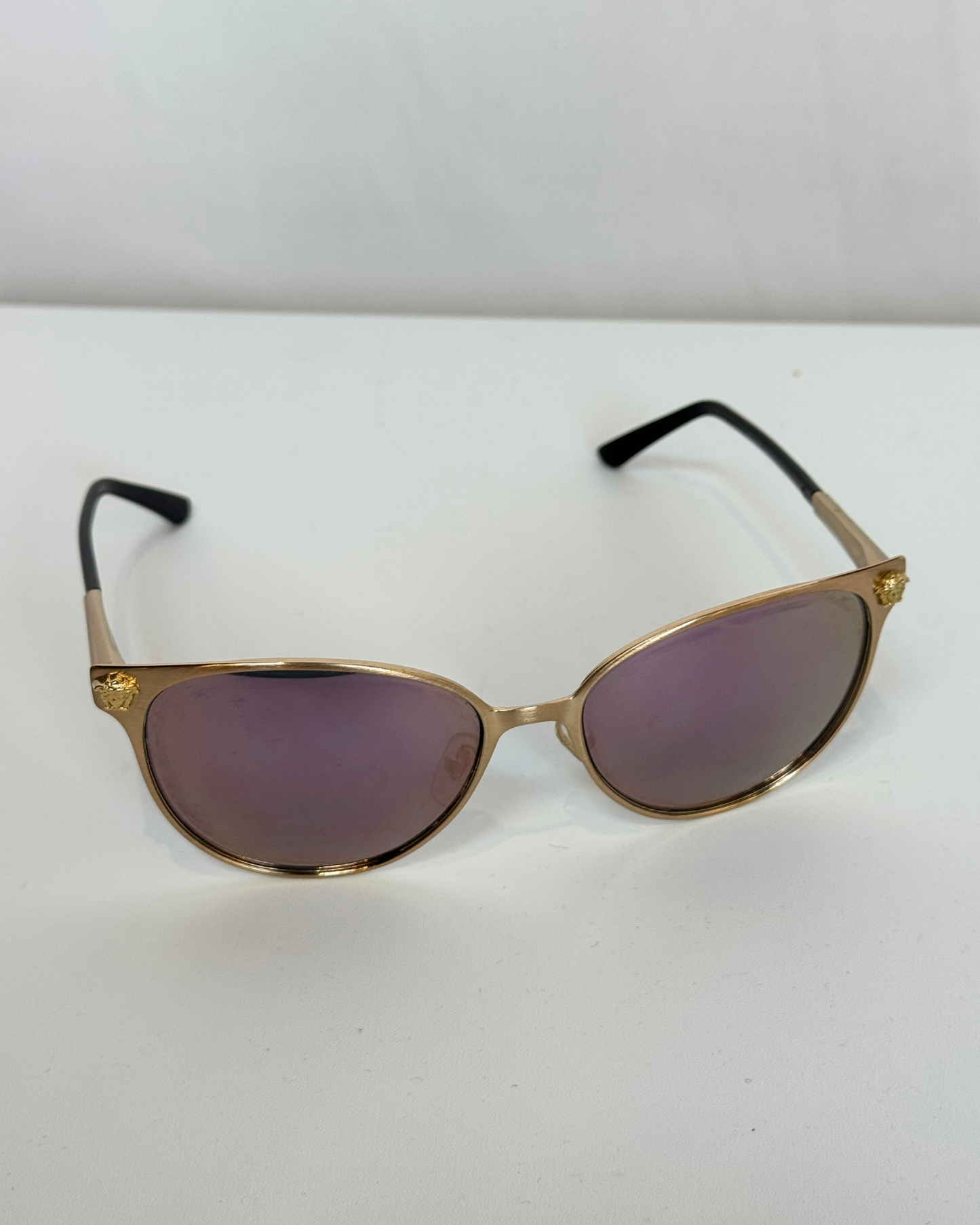 COMES WITH CASE - Versace MOD 2168 Round Sunglasses w/ Gold Frame