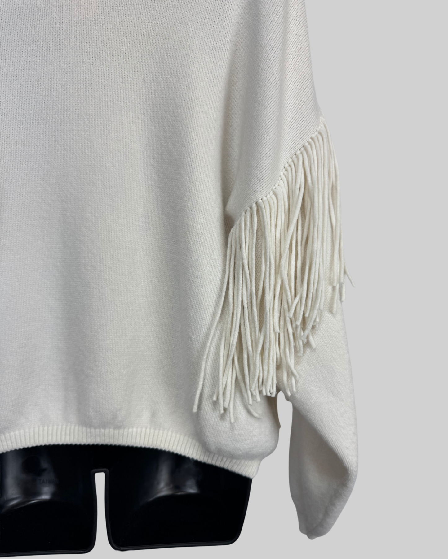 Motel White Knit U-Neck Fringe Detail Long Sleeve Sweater