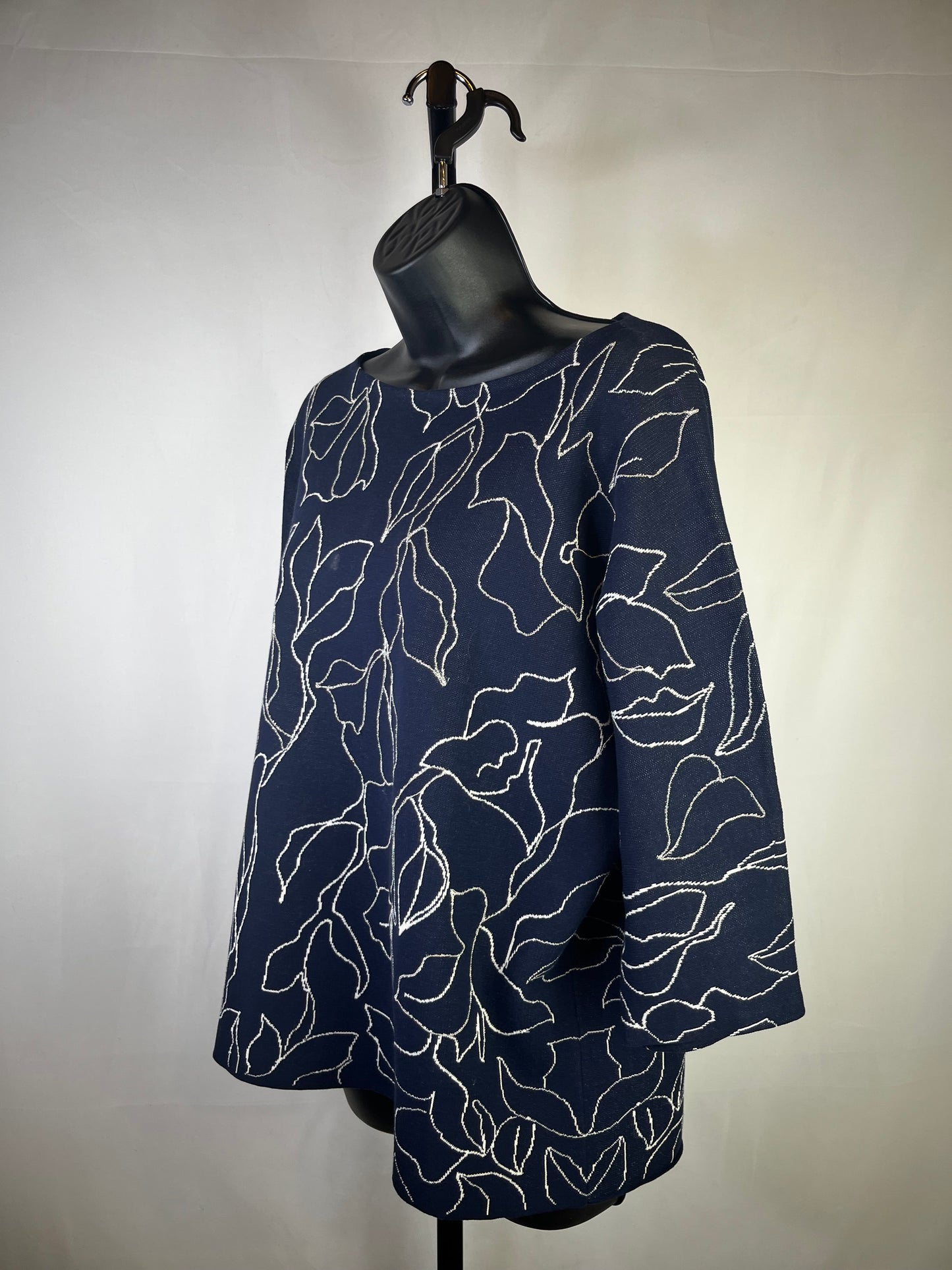 Lafayette 148 Navy White Floral Silver Beading 3/4 Sleeve Sweater