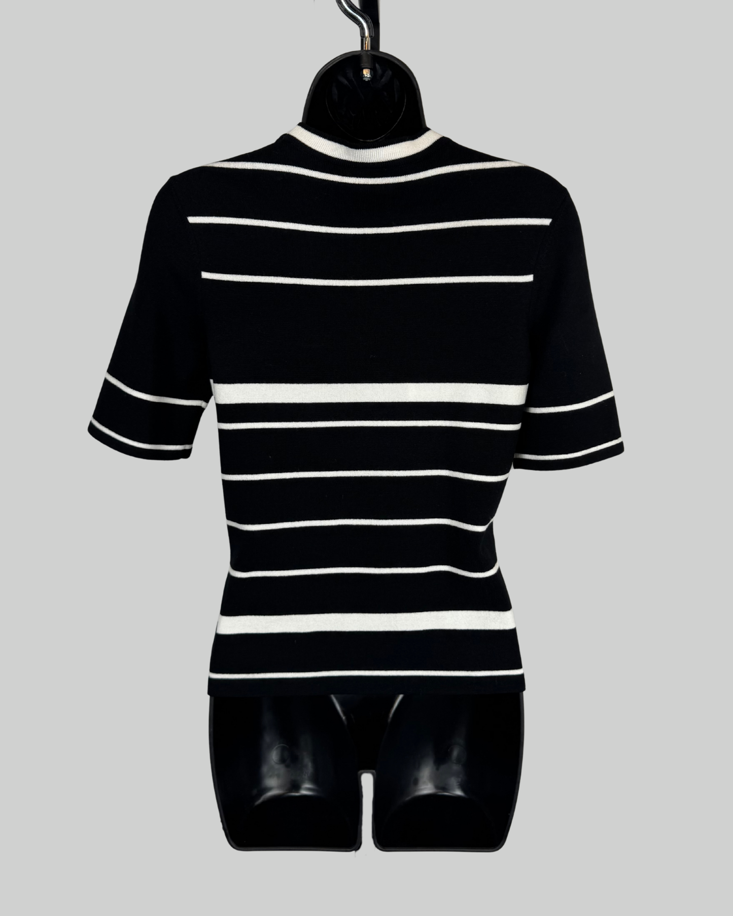 Off-White Black w White Stripe Half Sleeve Crew Neck "Arrow" T-Shirt NWT