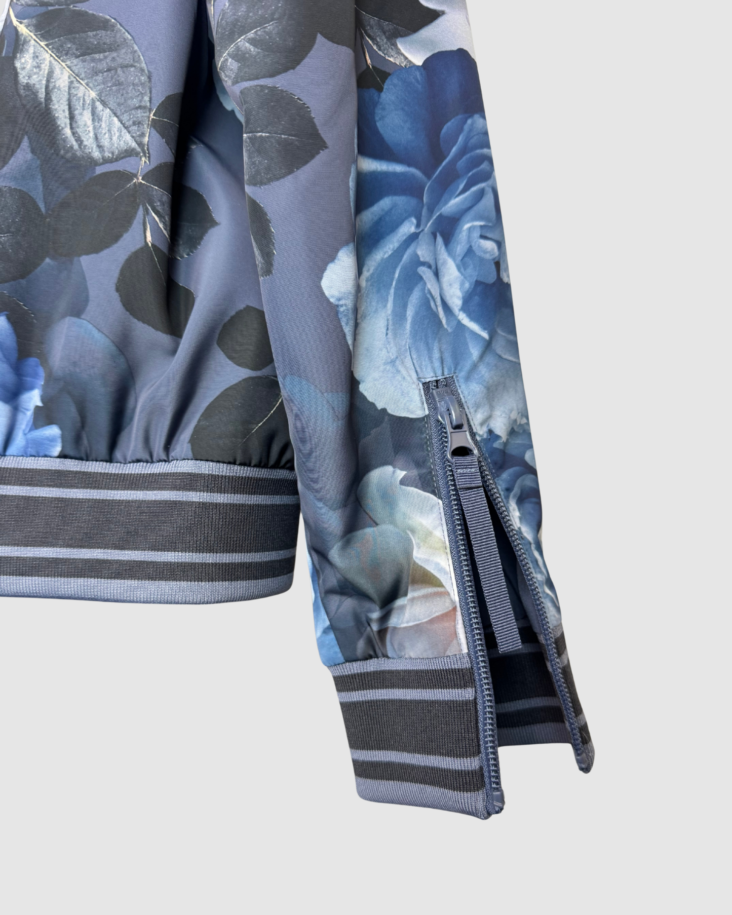 Johnny Was Active Dusty Blue Floral Zip-Up Bomber Jacket w Zip Pockets