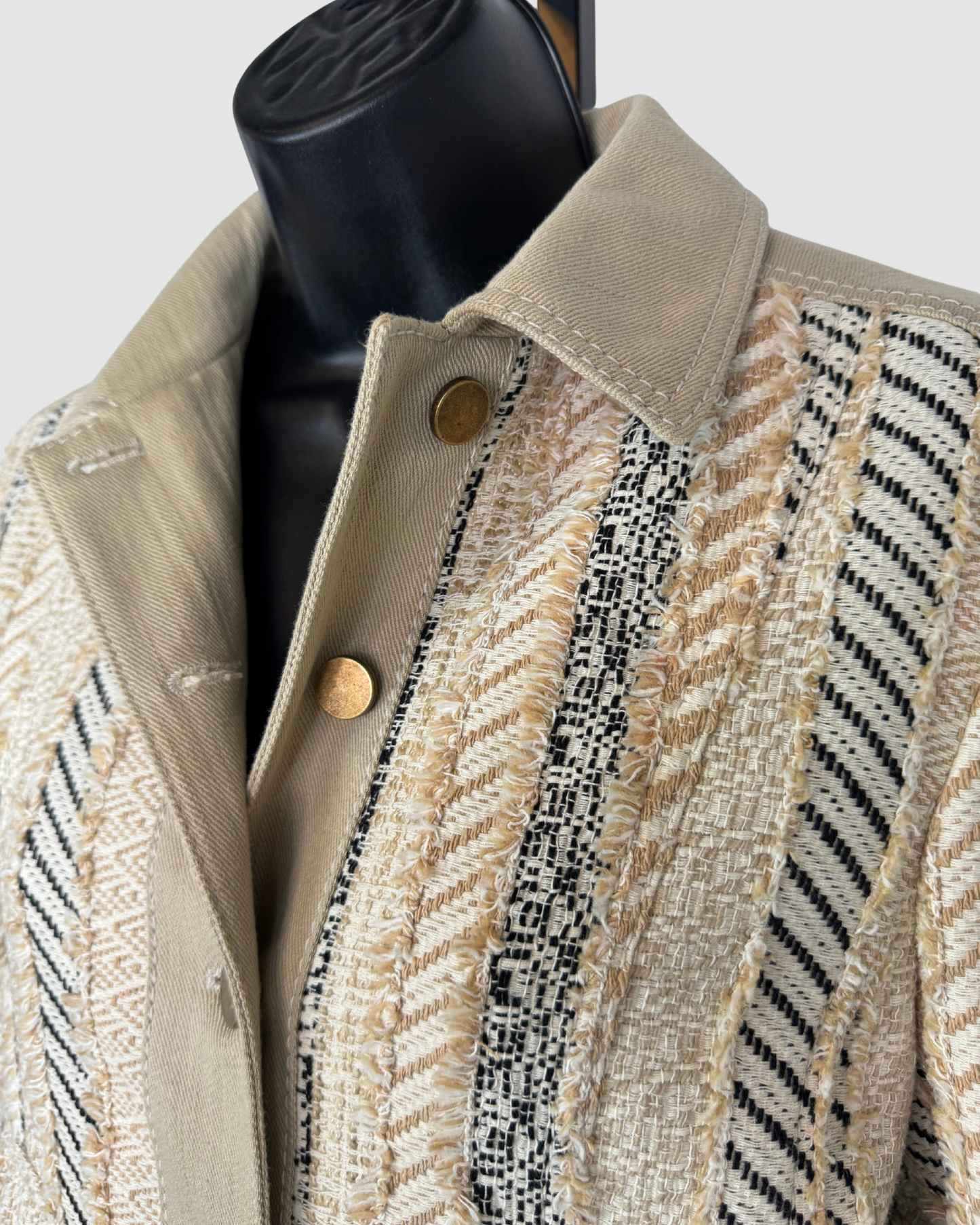Akris Punto Tan & Beige Tweed w Fringe Button Up Jacket w Zip Pockets