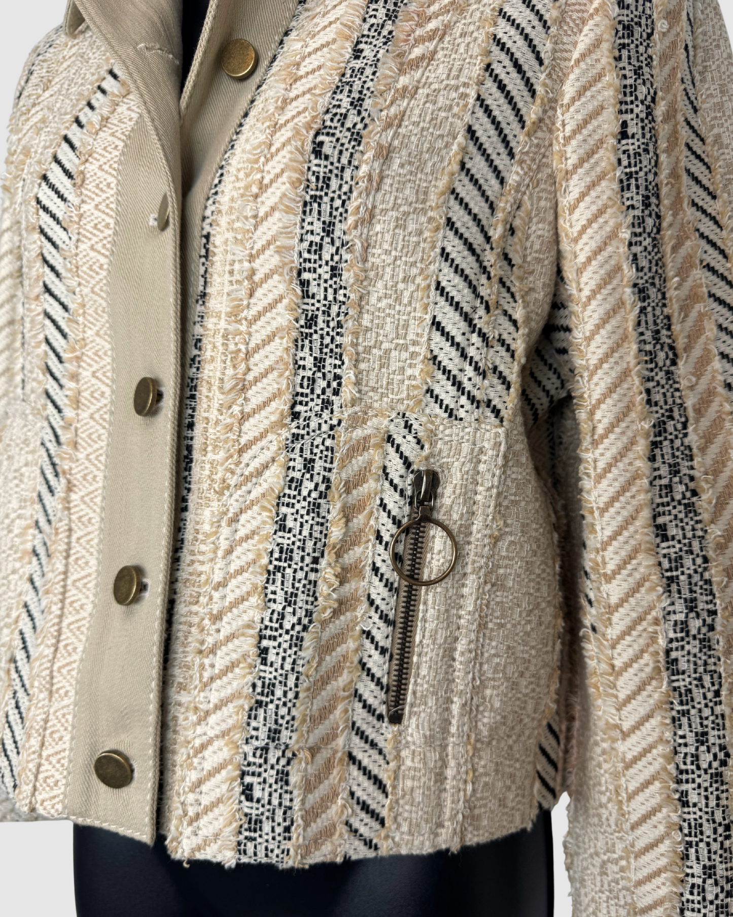 Akris Punto Tan & Beige Tweed w Fringe Button Up Jacket w Zip Pockets