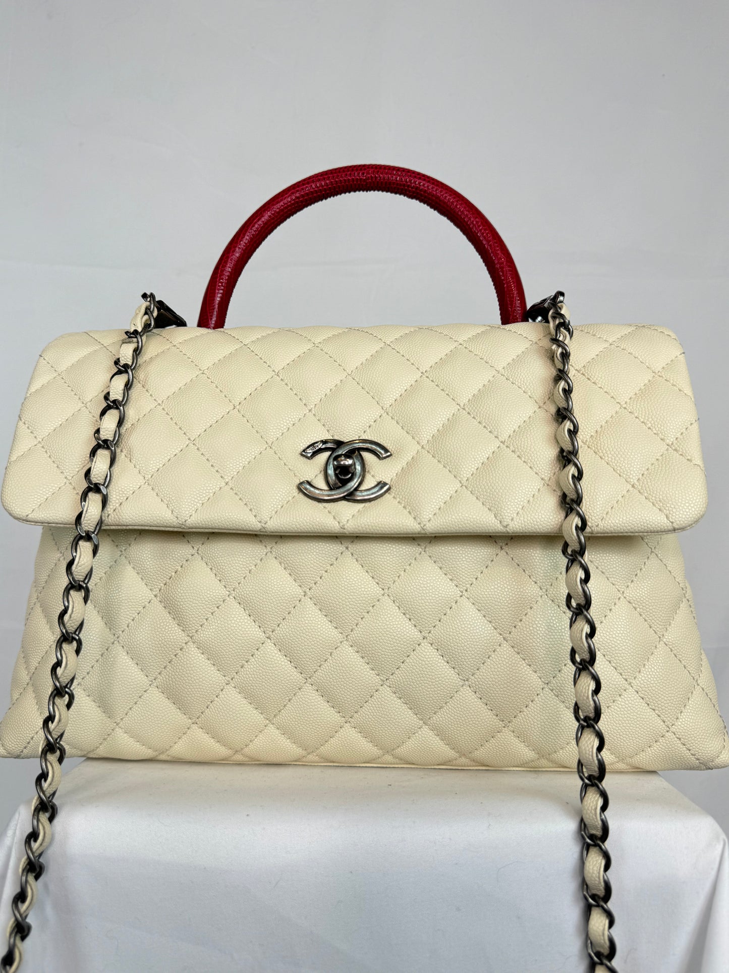 COMES WITH BOX - Chanel Cream Calfskin w/ Red Lizard Handle Coco Handle Flapbag Ruthenium