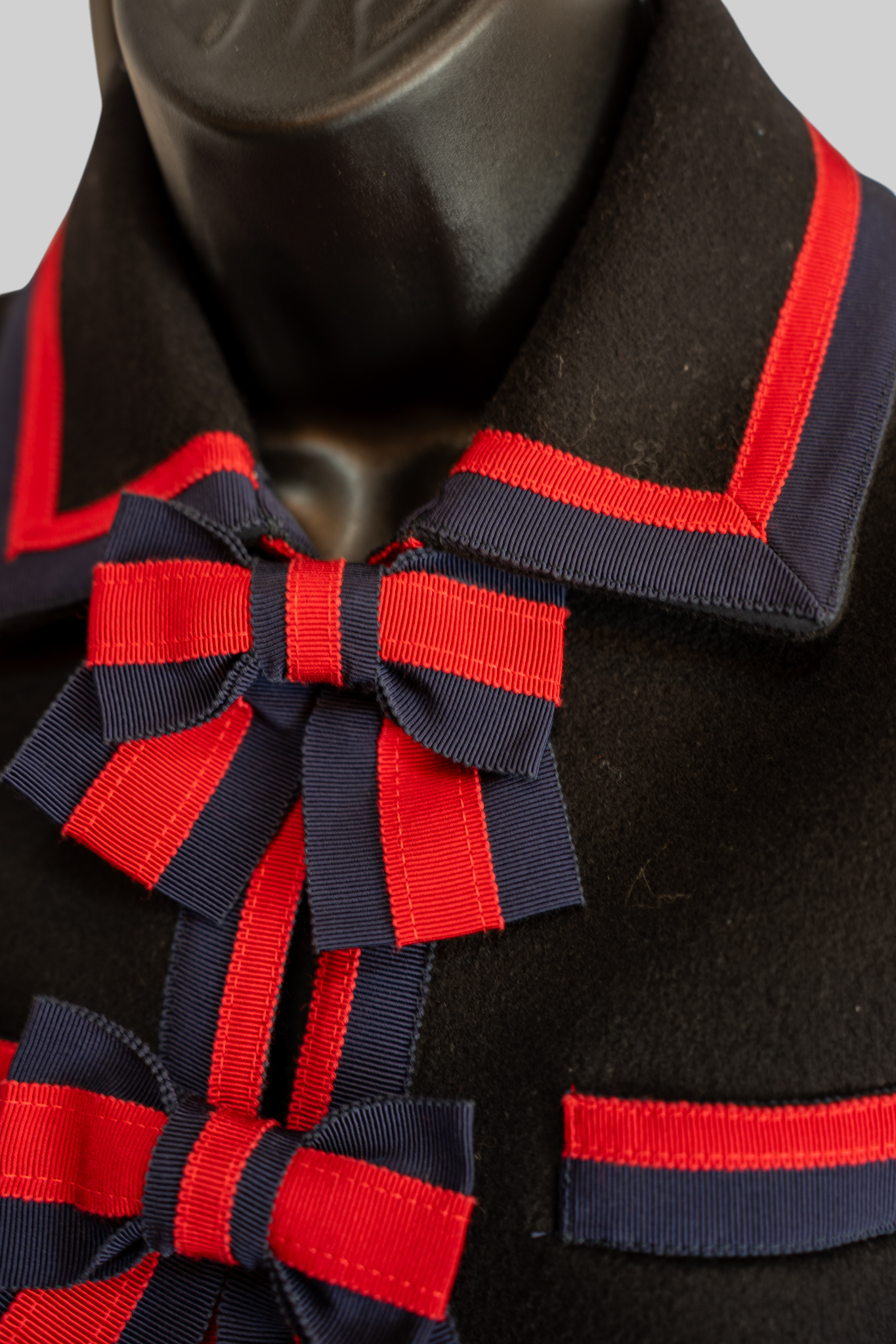 Gucci Wool Black w Navy Red Stripe Bow Tie Detail Clasp Mid-Length Coat