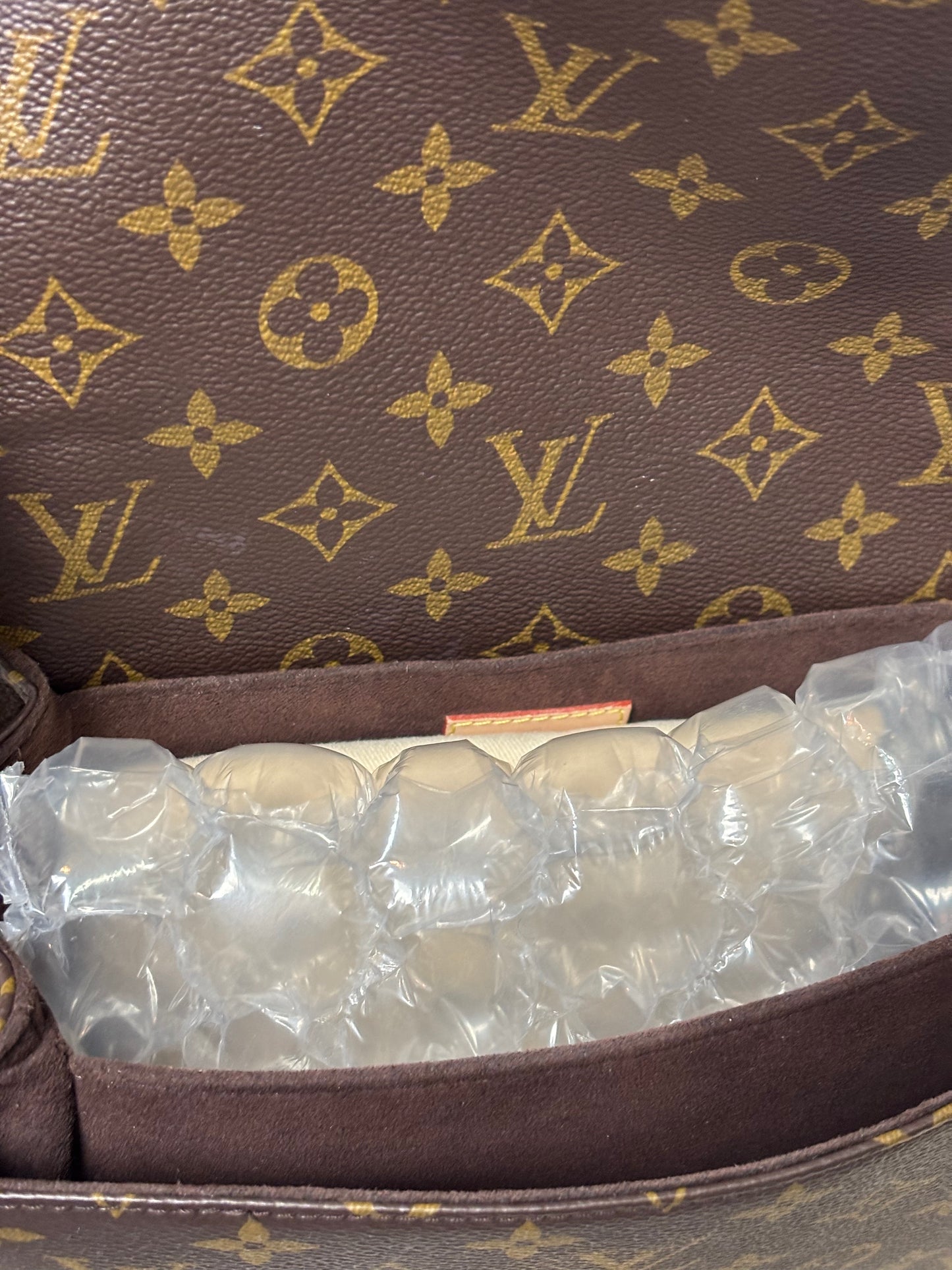 COMES WITH BOX & BAG - Louis Vuitton Monogram Pochette Metis Crossbody Bag