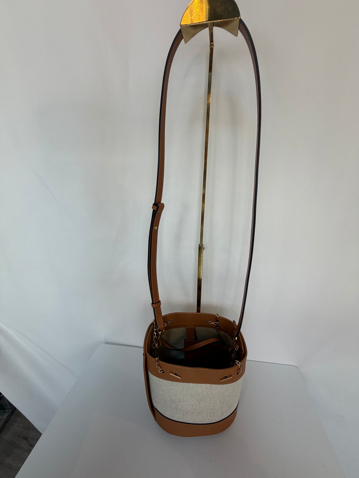 Stuart Weitzman Tan Leather Bucket Bag w Gold Tone Chain & Attached Wallet