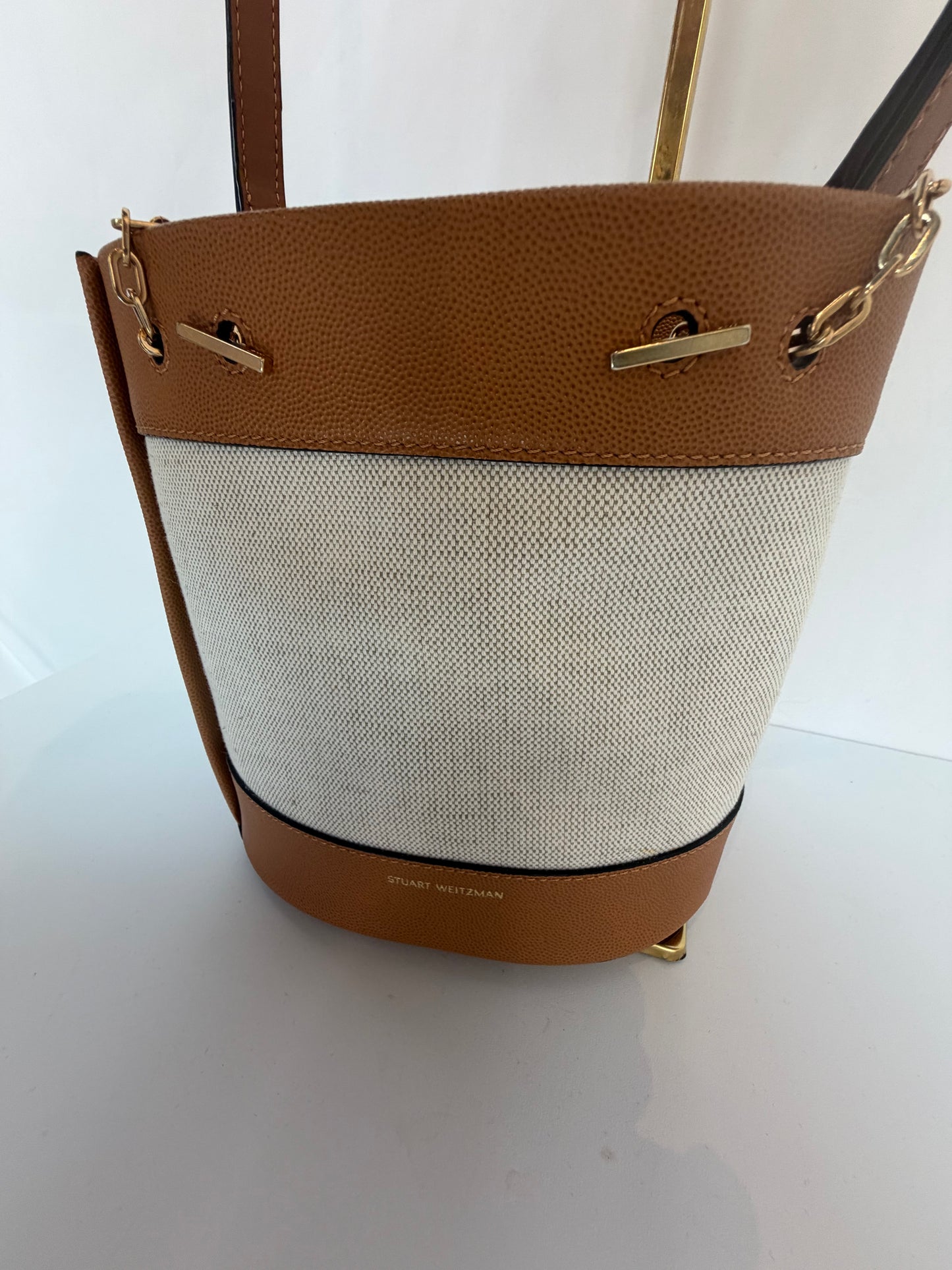 Stuart Weitzman Tan Leather Bucket Bag w Gold Tone Chain & Attached Wallet