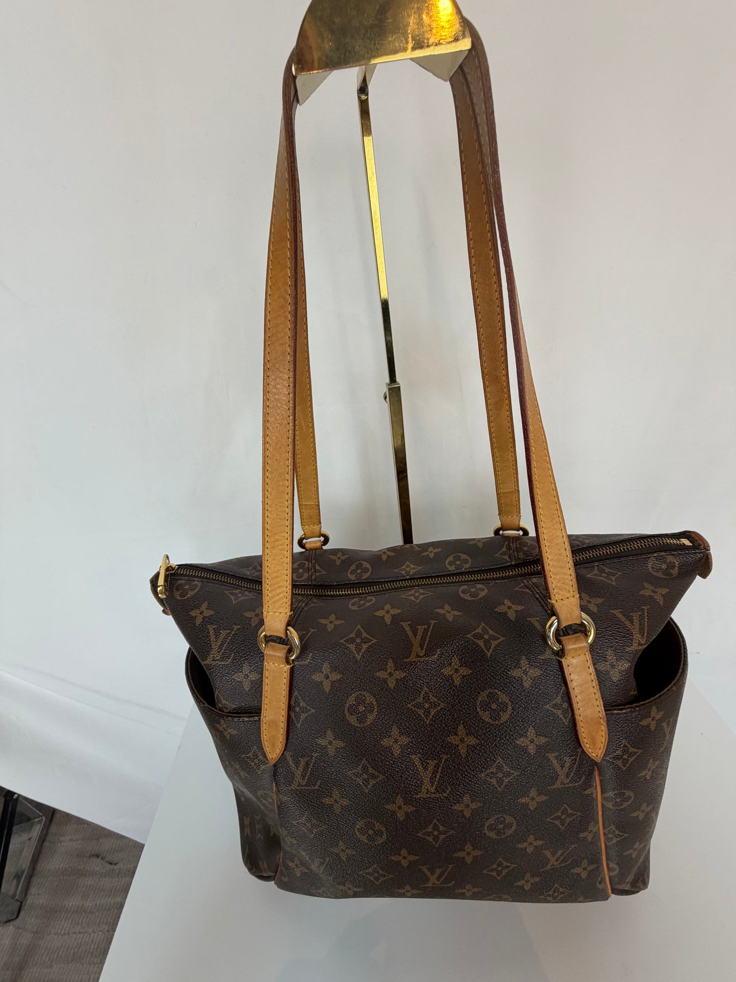 Louis Vuitton Monogram Totally MM Tote Bag w 2 Side Pockets