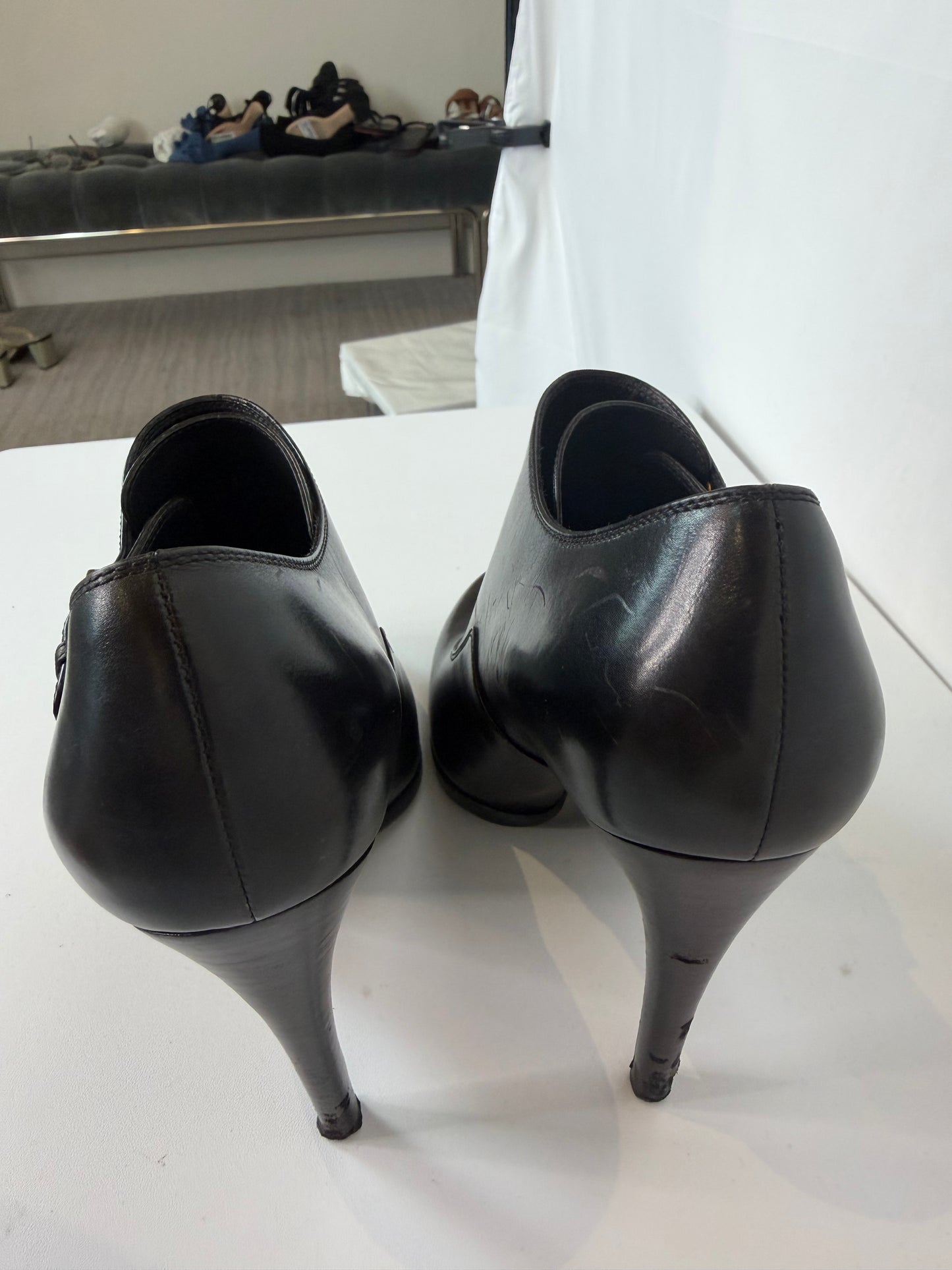 Tom Ford Black Leather Pointed Toe Double Gold Buckle Detail Pumps