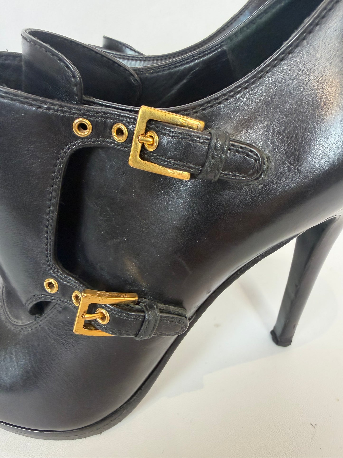 Tom Ford Black Leather Pointed Toe Double Gold Buckle Detail Pumps