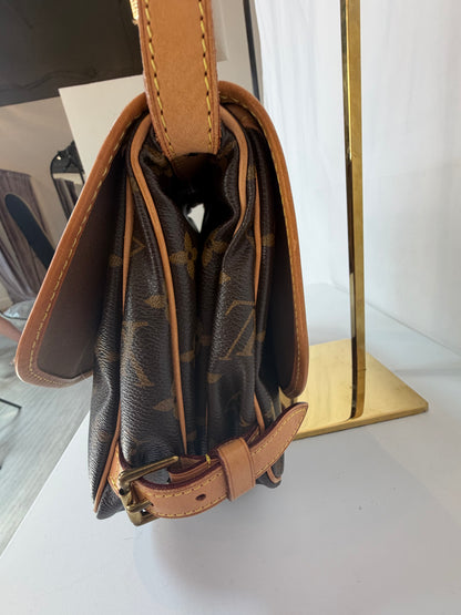 Louis Vuitton Monogram Saumur 30 Crossbody Messenger Bag