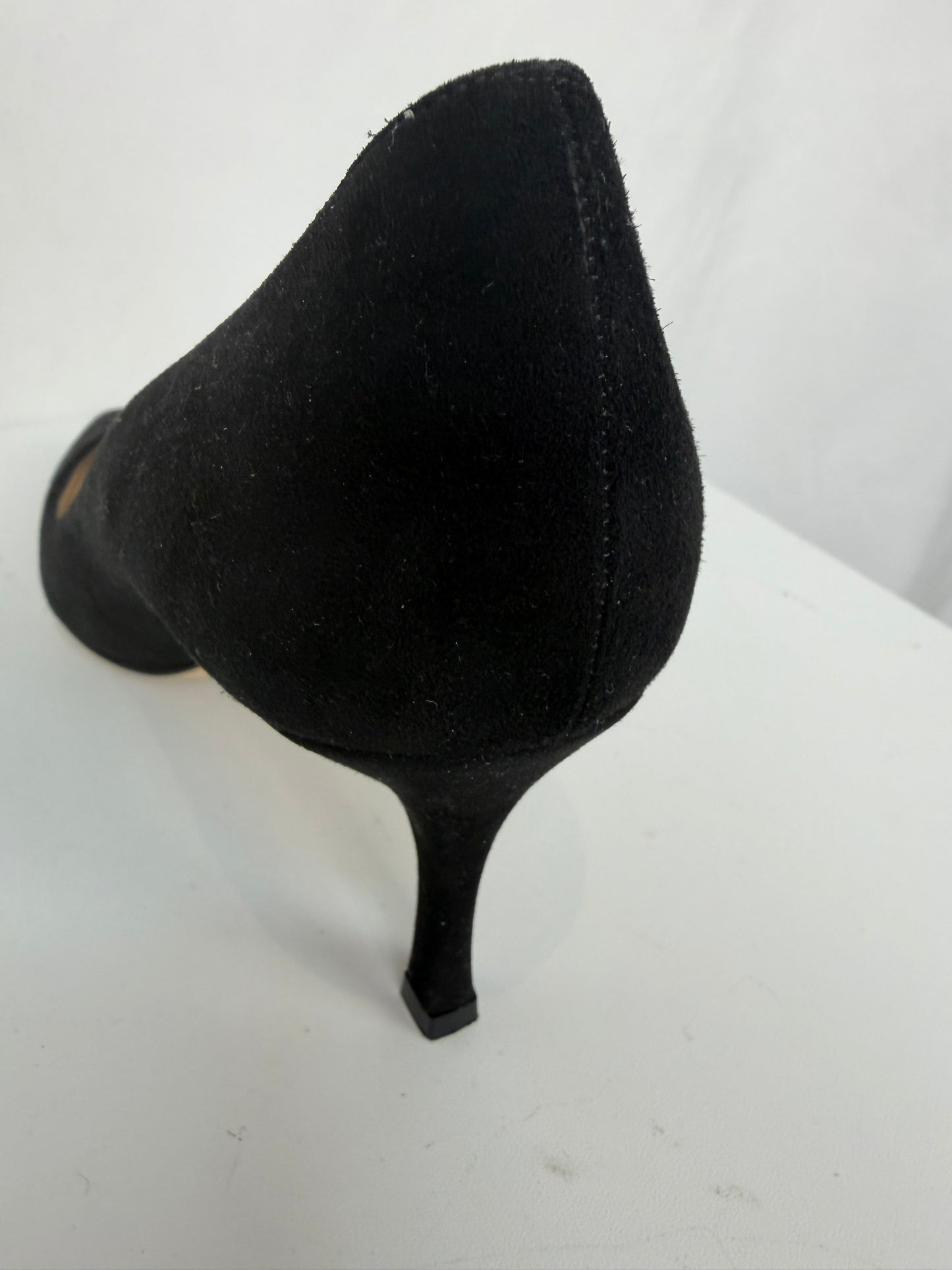 Manolo Blahnik Black Suede Pointed Toe Pumps