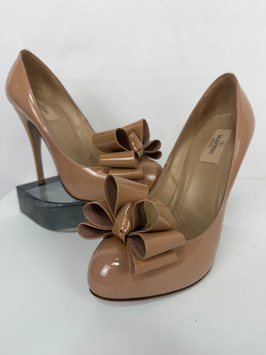 WITH BOX - Valentino Nude Patent Leather Round Toe Bow Pumps