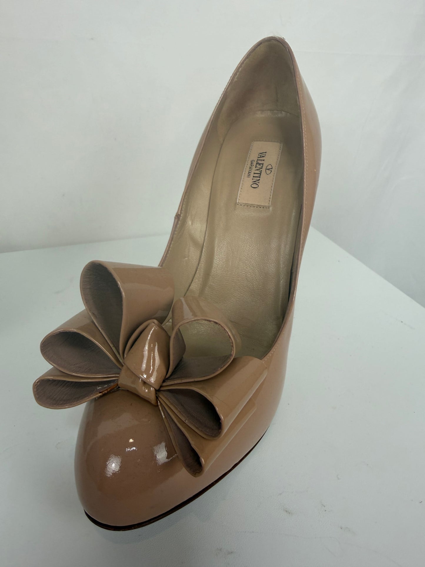 WITH BOX - Valentino Nude Patent Leather Round Toe Bow Pumps